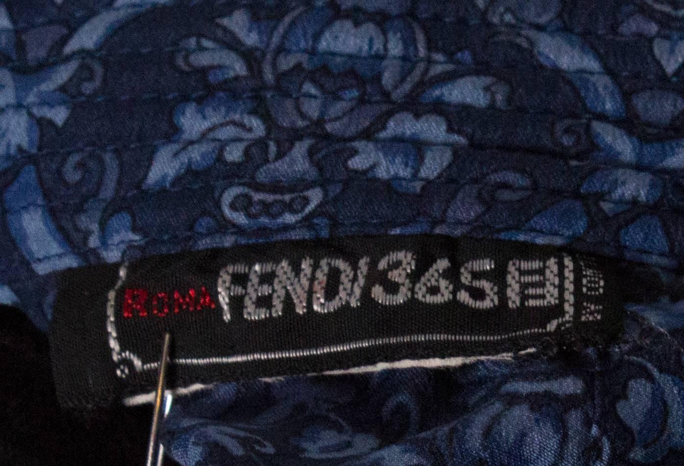 Blaue Seidenbluse von Fendi im Angebot 5