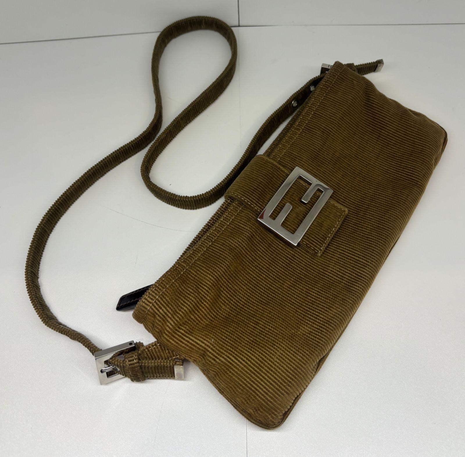 Bolso bandolera vintage Fendi de pana marrón con cremallera en venta 5