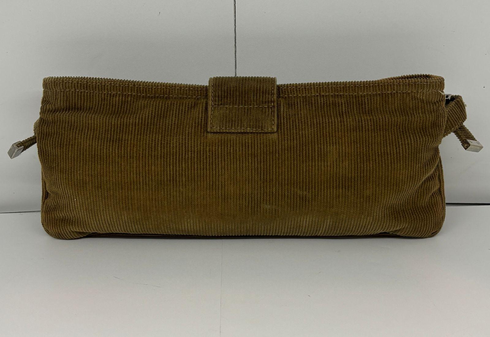 Bolso bandolera vintage Fendi de pana marrón con cremallera en venta 6