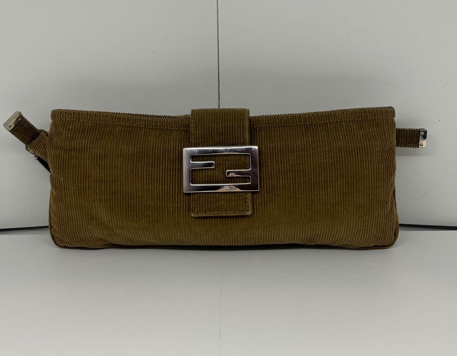 Femenino o masculino Bolso bandolera vintage Fendi de pana marrón con cremallera en venta