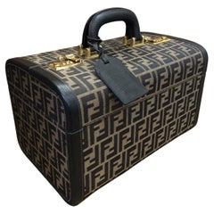 FENDI Brauner Zucca-Schminktischkoffer aus Jacquard