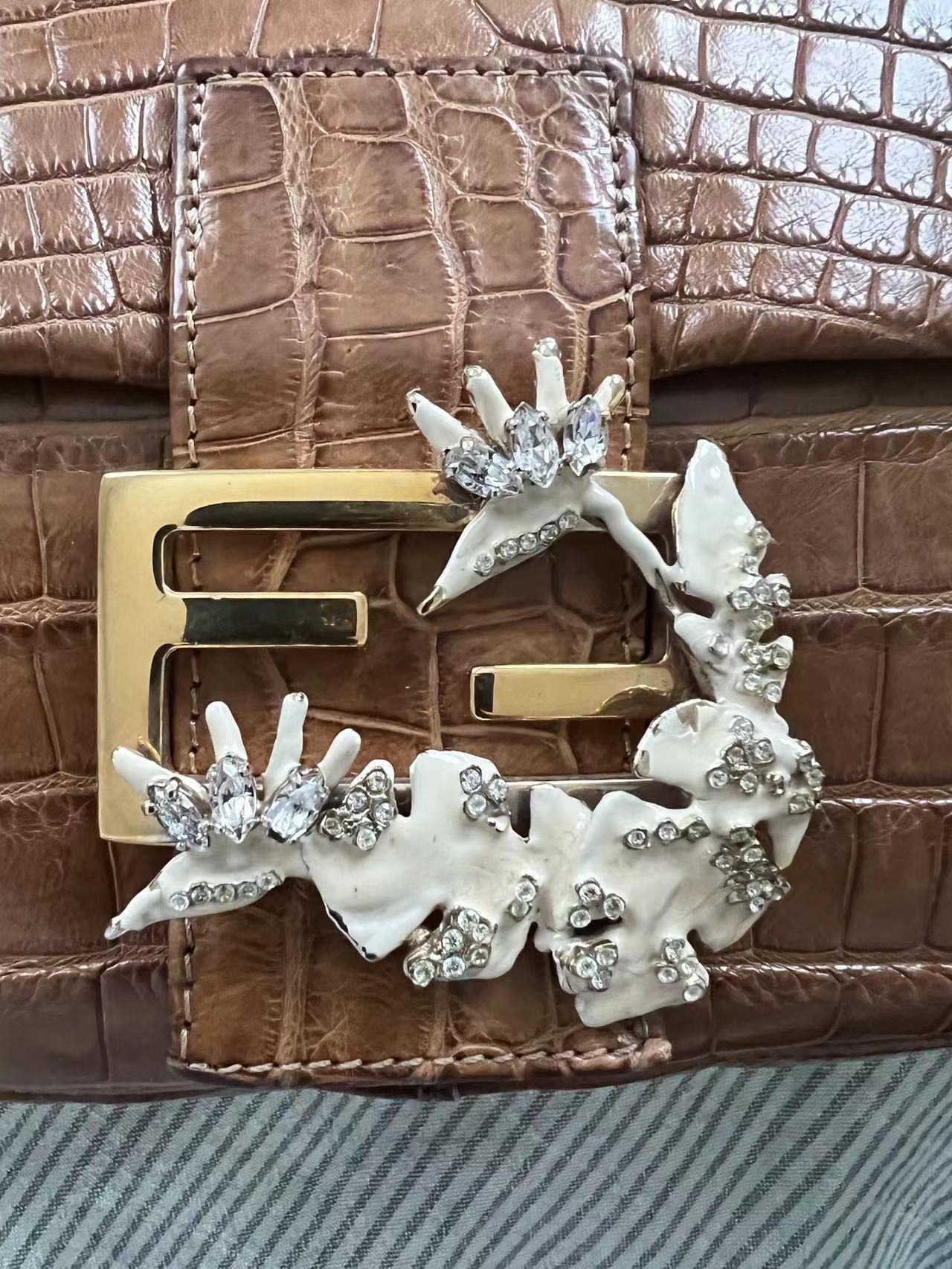 Vintage Fendi  Crocodile Skin Enamel Double F buckle Baguette In Excellent Condition In Aurora, IL