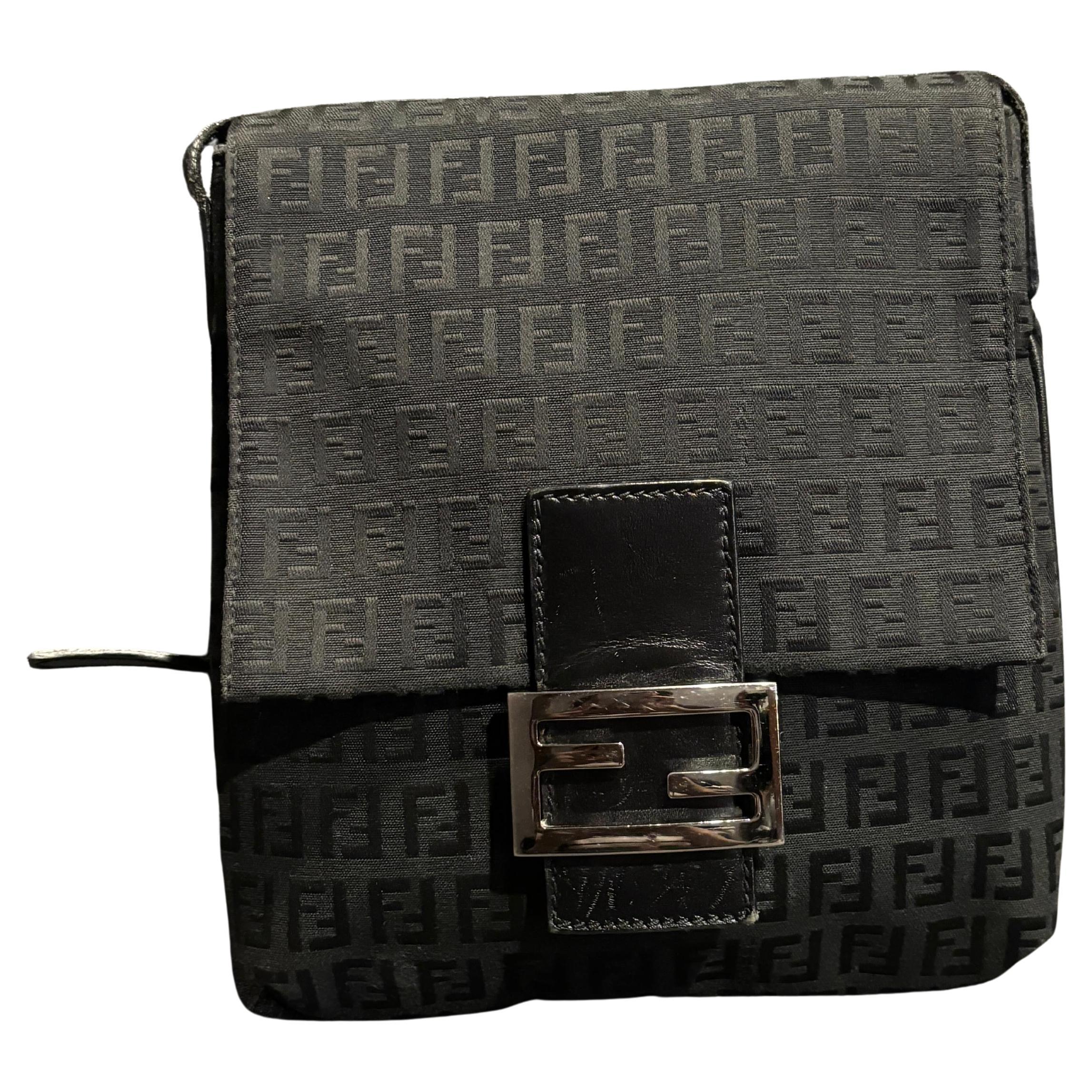 Vintage Fendi FF Zucca Black Baguette Crossbody Bag bag bag en vente