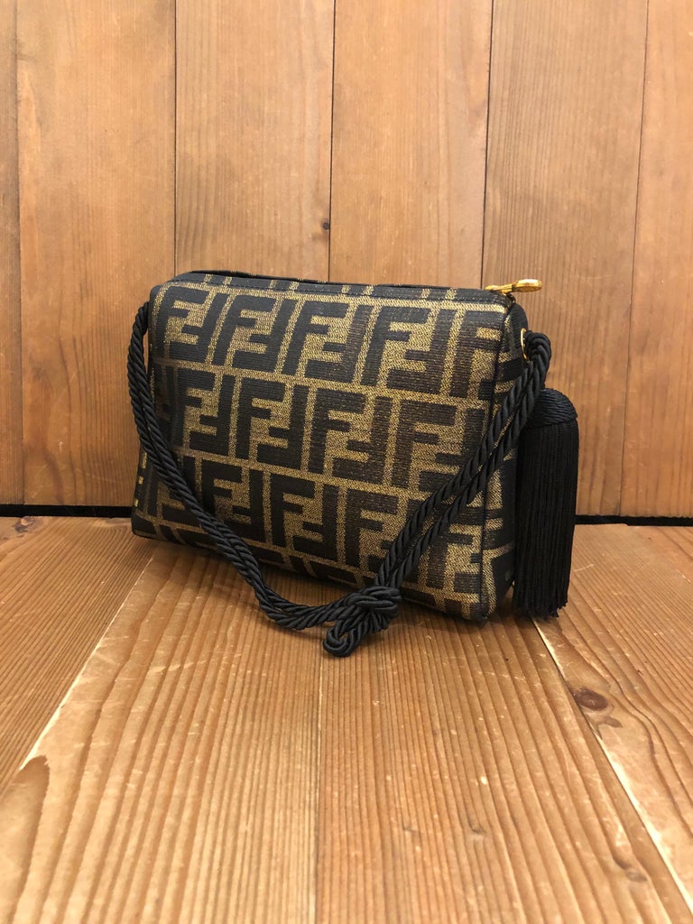 FENDI Gold Zucca Jacquard Tasche mit Quaste und Quaste im Angebot bei 1stDibs fendi strandtasche