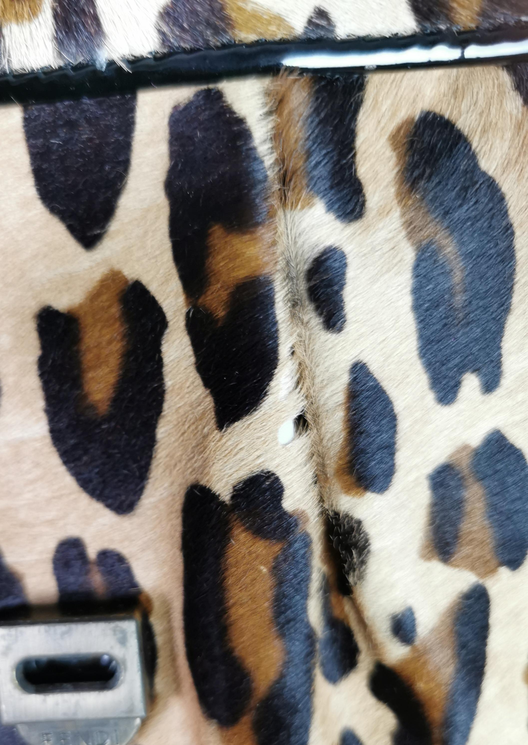 Fendi Vintage B-Tasche mit Leopardenmuster, schwarzes Lackleder  im Angebot 6
