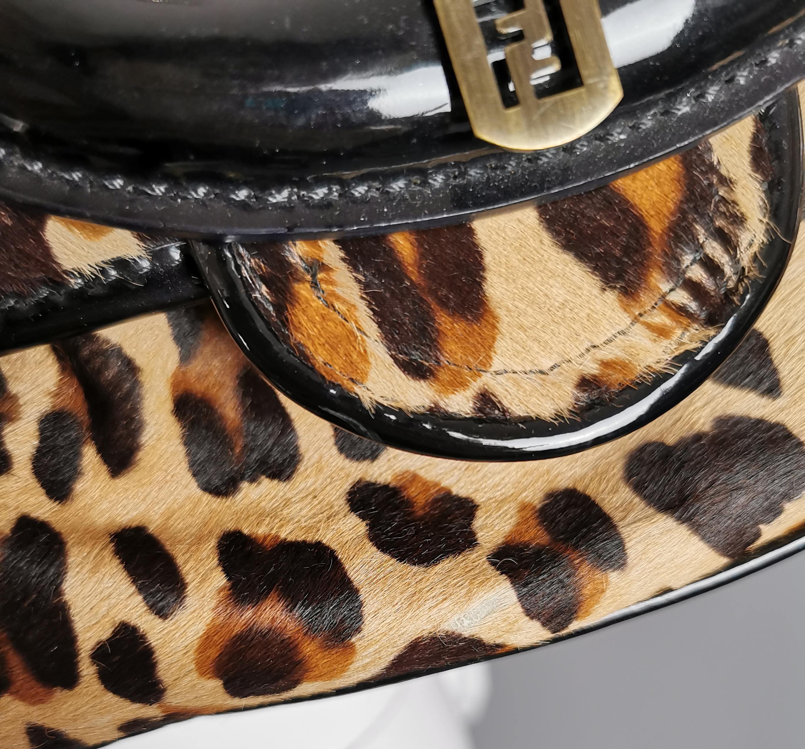 Fendi Vintage B-Tasche mit Leopardenmuster, schwarzes Lackleder  im Angebot 7