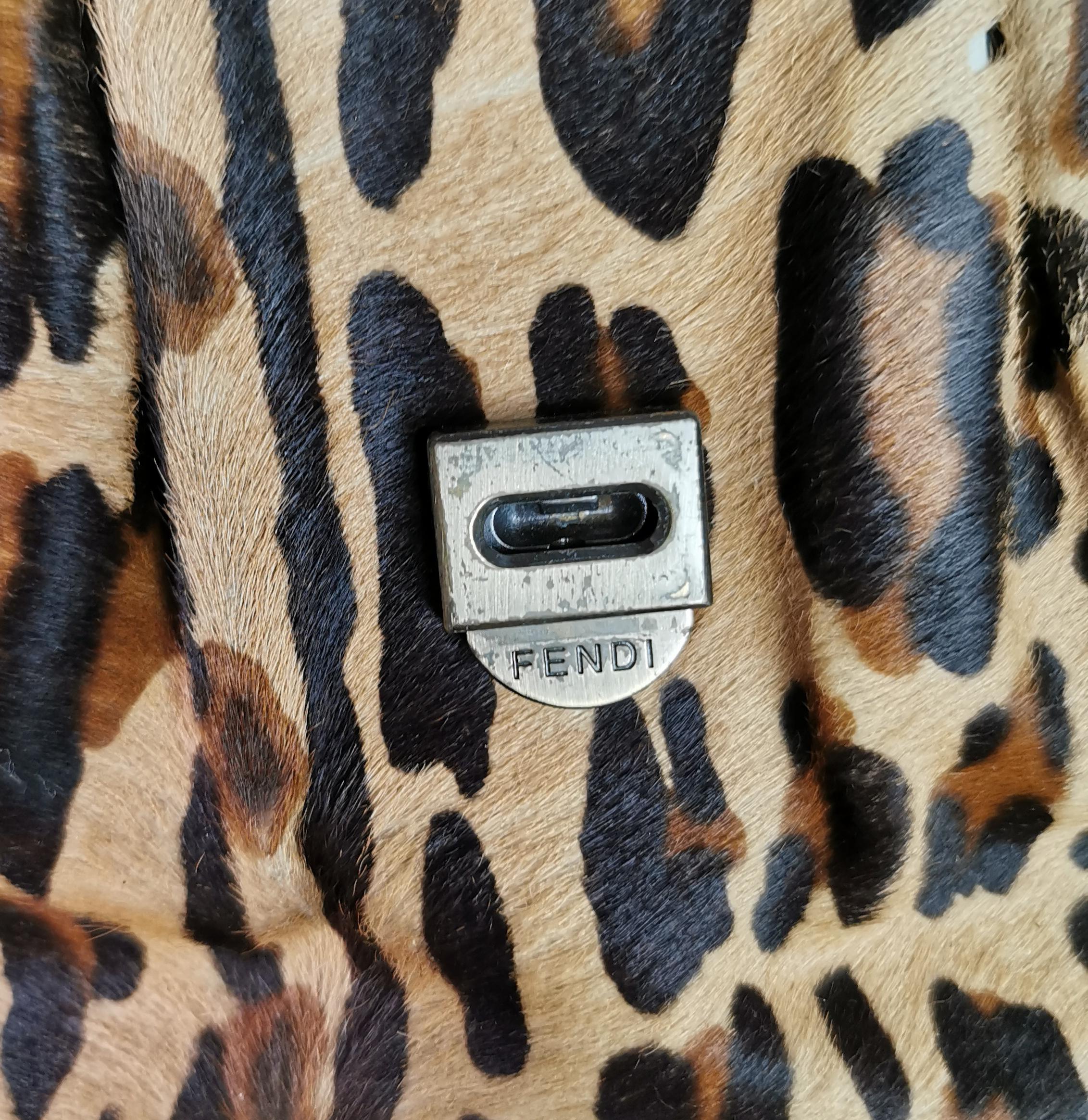 Fendi Vintage B-Tasche mit Leopardenmuster, schwarzes Lackleder  im Angebot 8