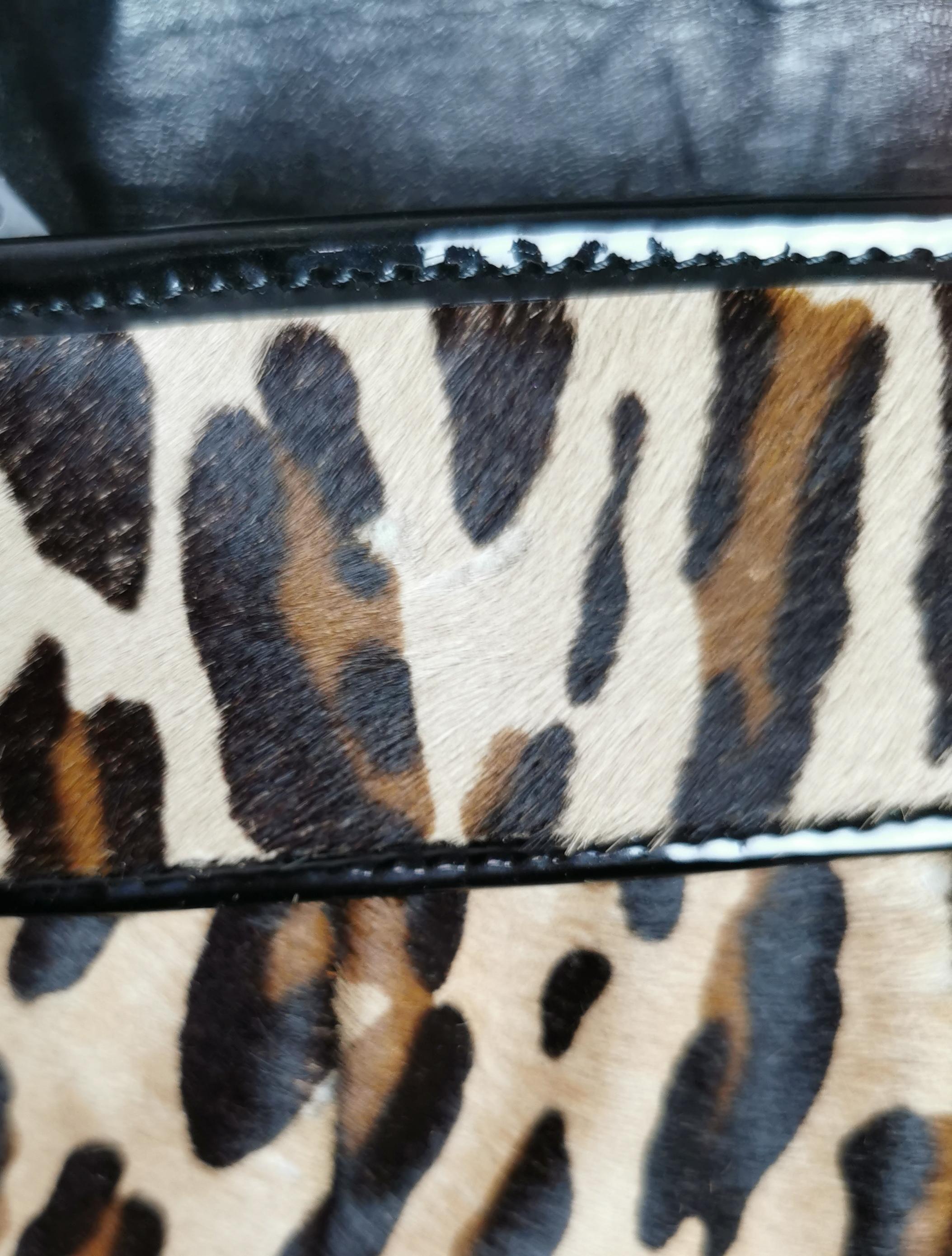 Fendi Vintage B-Tasche mit Leopardenmuster, schwarzes Lackleder  im Angebot 11