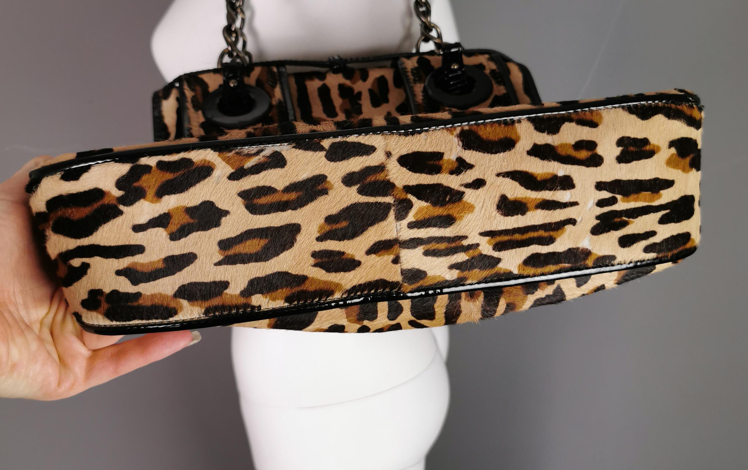 Fendi Vintage B-Tasche mit Leopardenmuster, schwarzes Lackleder  im Angebot 12