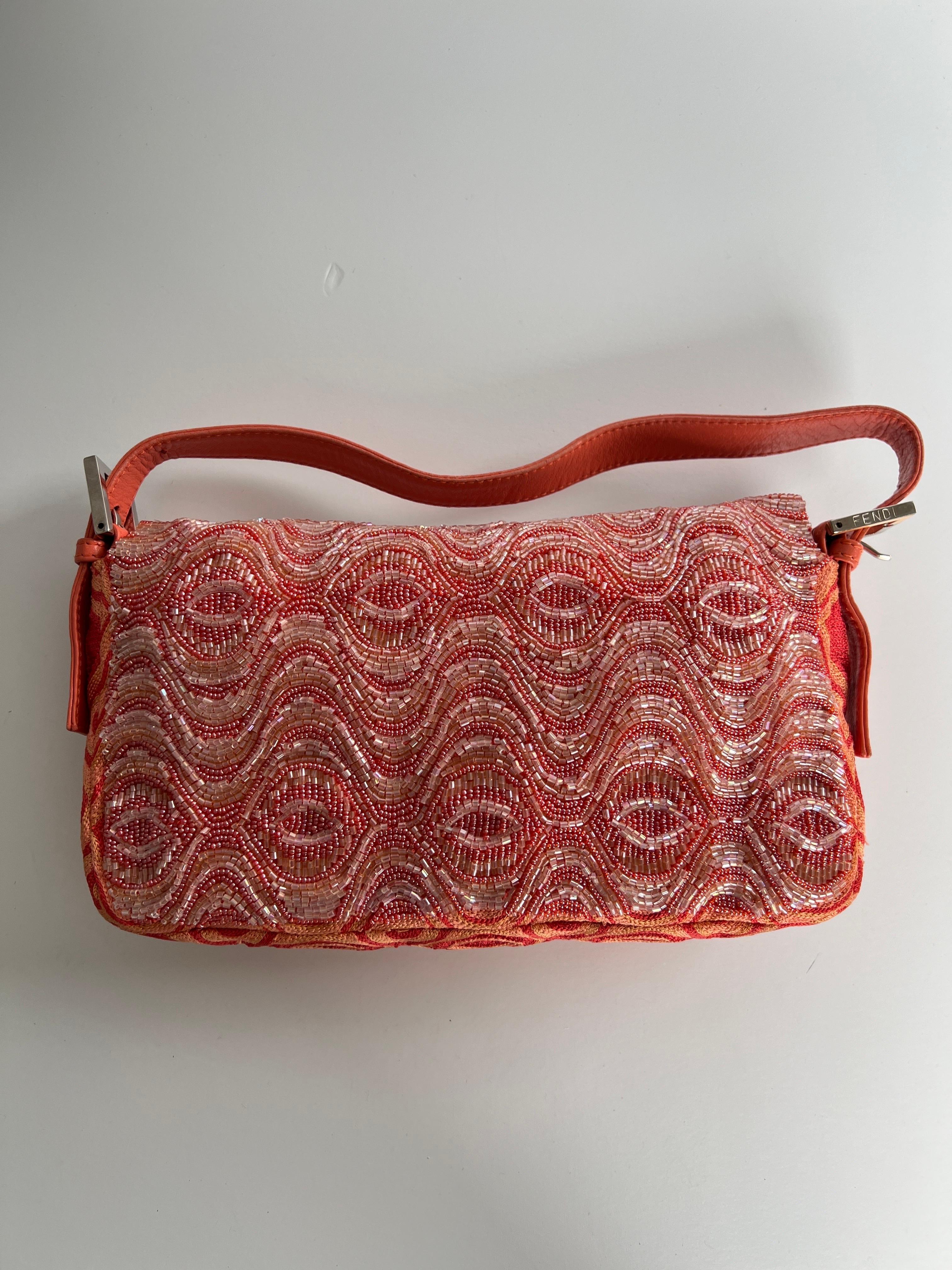 Vintage Fendi orange waved pattern beaded baguette In Good Condition For Sale In Aurora, IL
