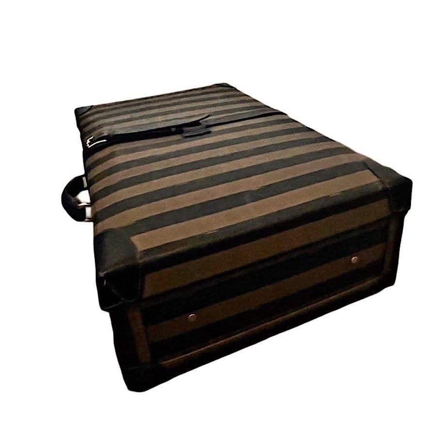 Ottone Valigia da viaggio Fendi oversize a strisce di Pequin con serratura in ottone, anni '70 in vendita