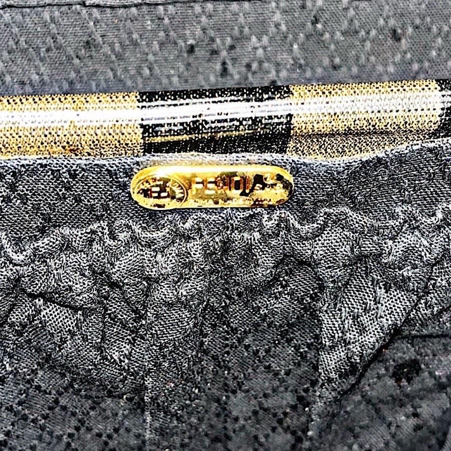 Valigia da viaggio Fendi oversize a strisce di Pequin con serratura in ottone, anni '70 in vendita 3