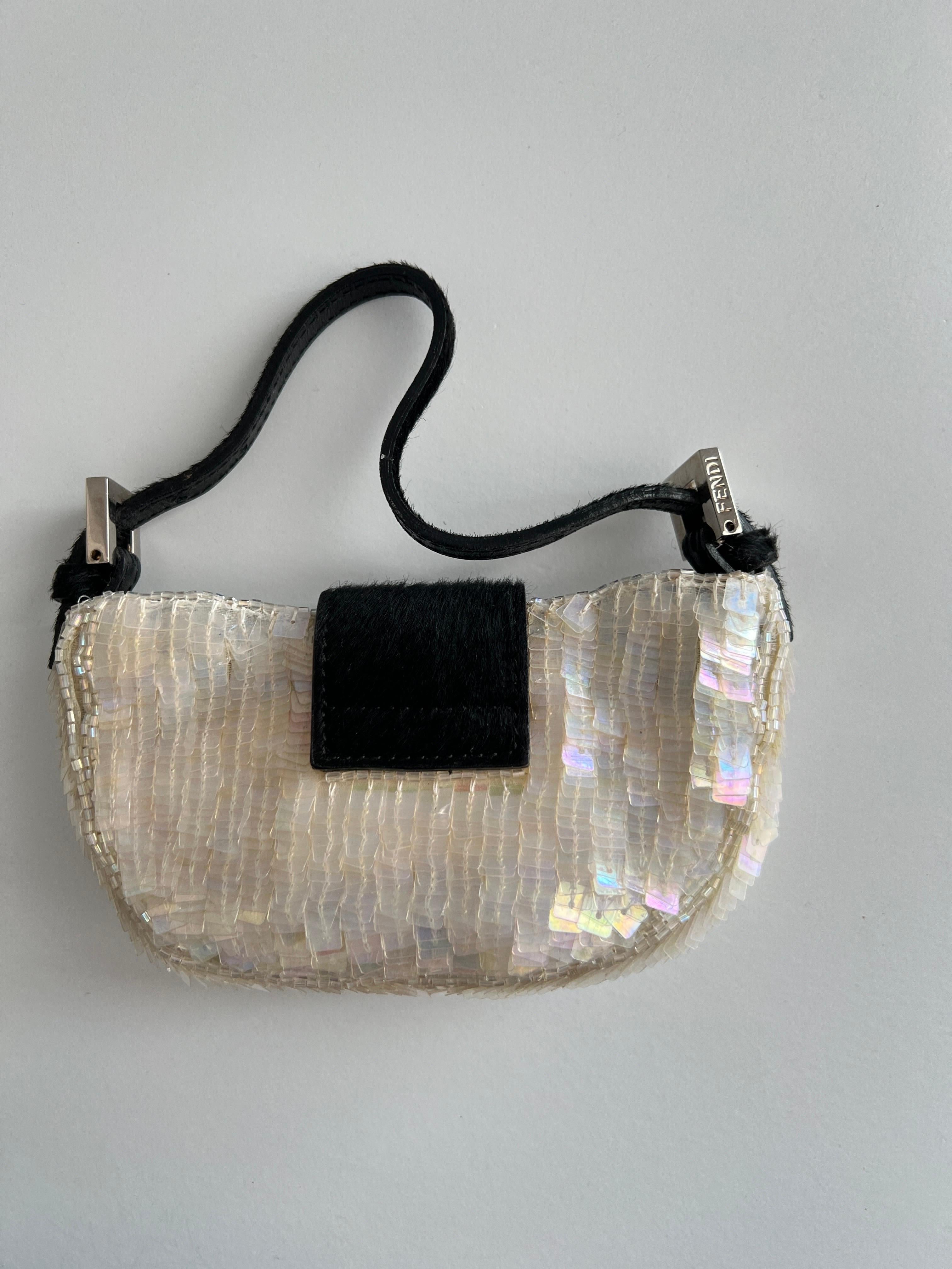 Very rare Vintage pearl sequin baguette
Trimmed black pony hair 
No stain on lining
Code not clear 
It's hard to find this style in such beautiful vintage condition
No noticeable stains or flaws
Iridescent pearl color sequin 
