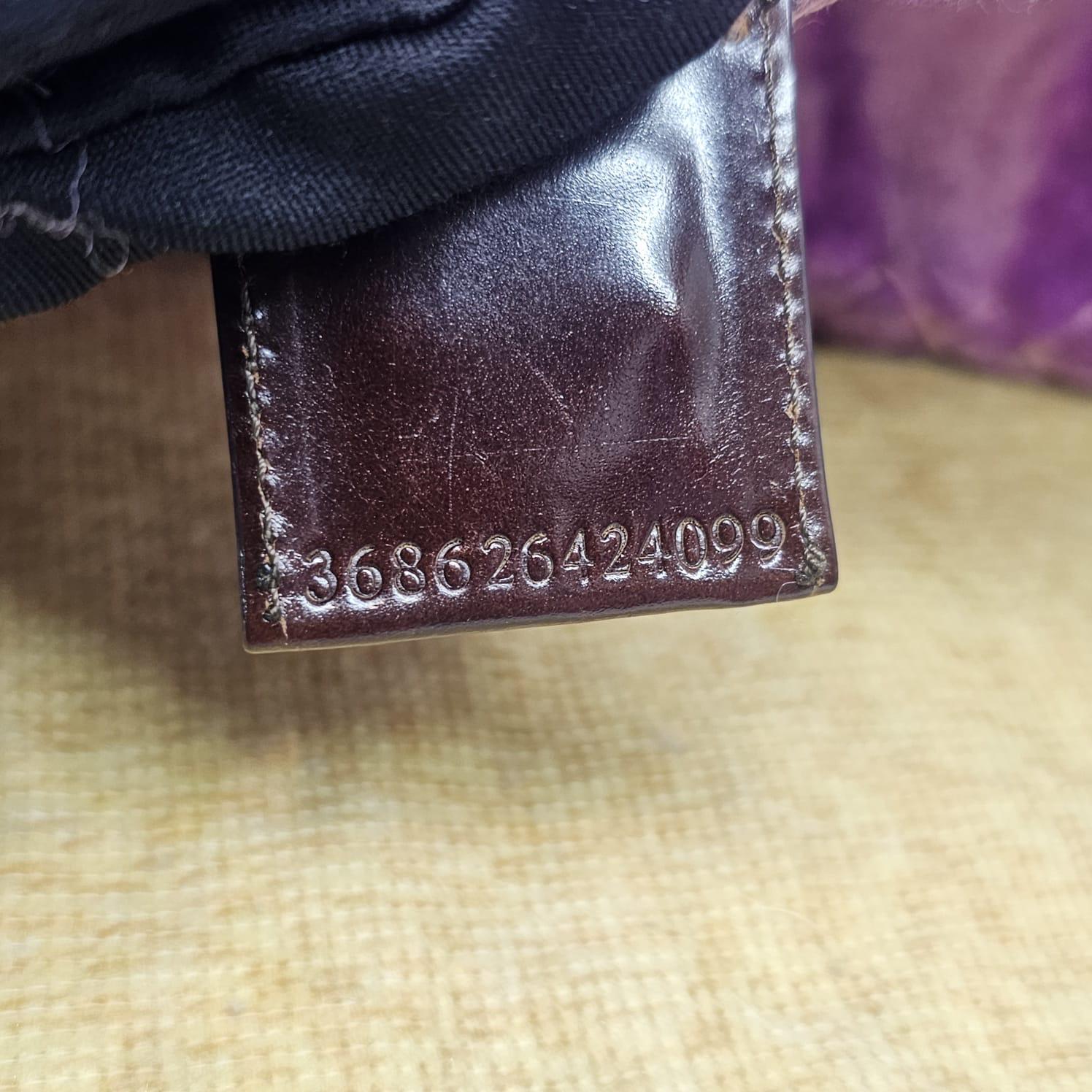 Borsa Baguette Fendi rosa con fiori applicati in lana in vendita 12