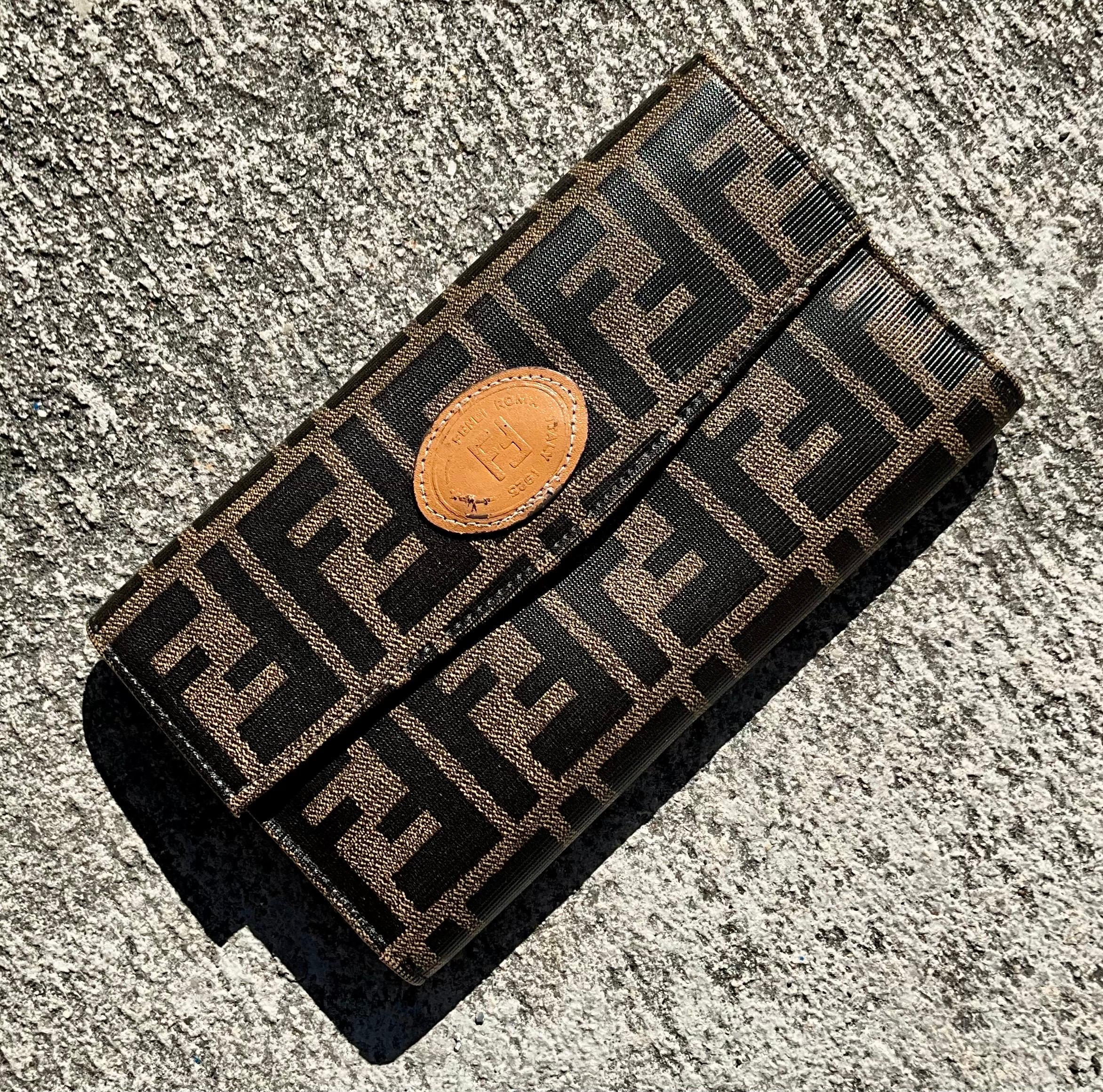Vintage Fendi Trifold Canvas Leather Wallet In Good Condition For Sale In Lake Worth Beach, FL