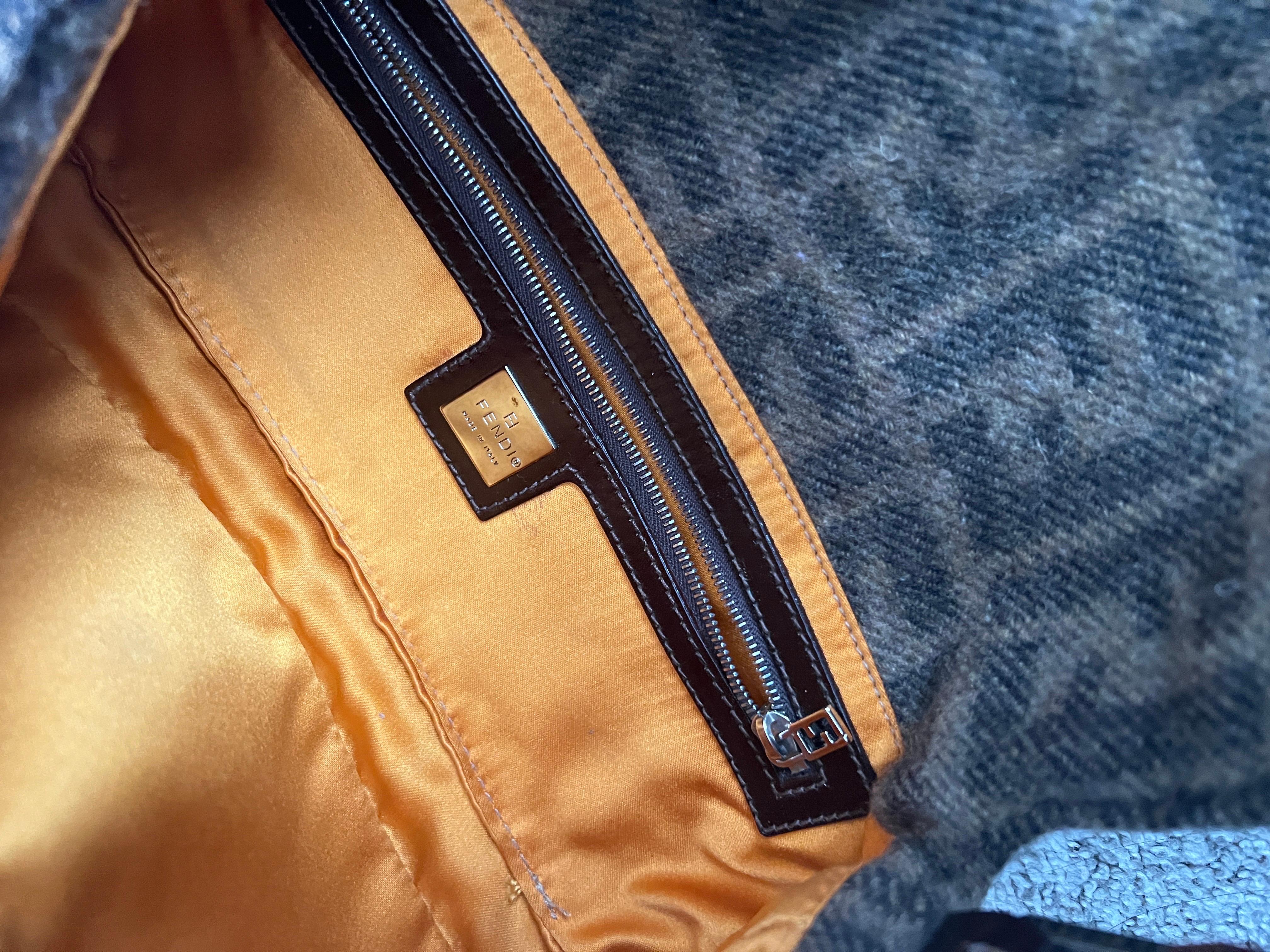 Vintage FENDI wool zucca embroidered baguette In Good Condition For Sale In Aurora, IL