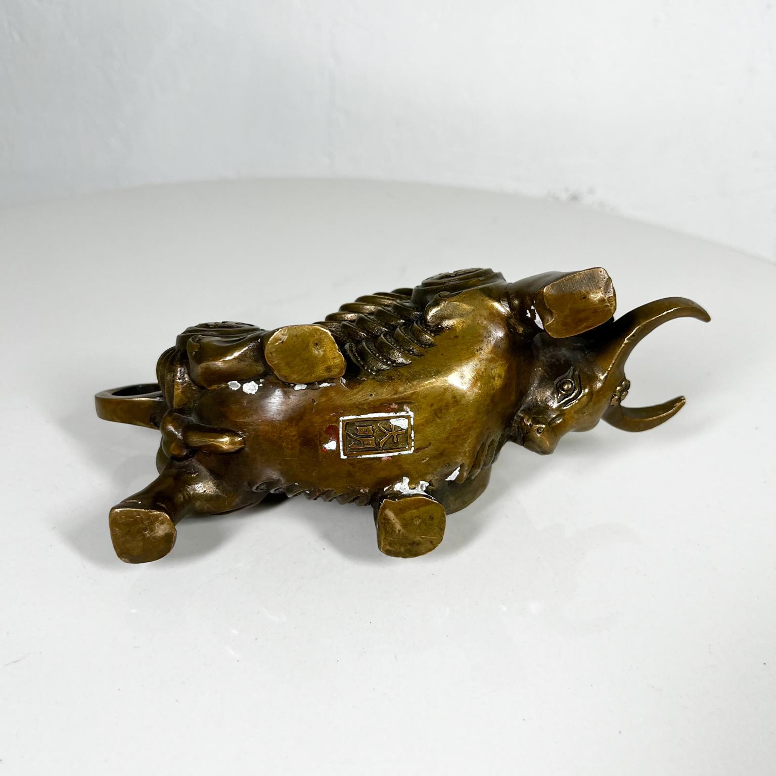 Vintage Feng Shui Bronze doré Taureau Bœuf Figurine d'argent en vente 7