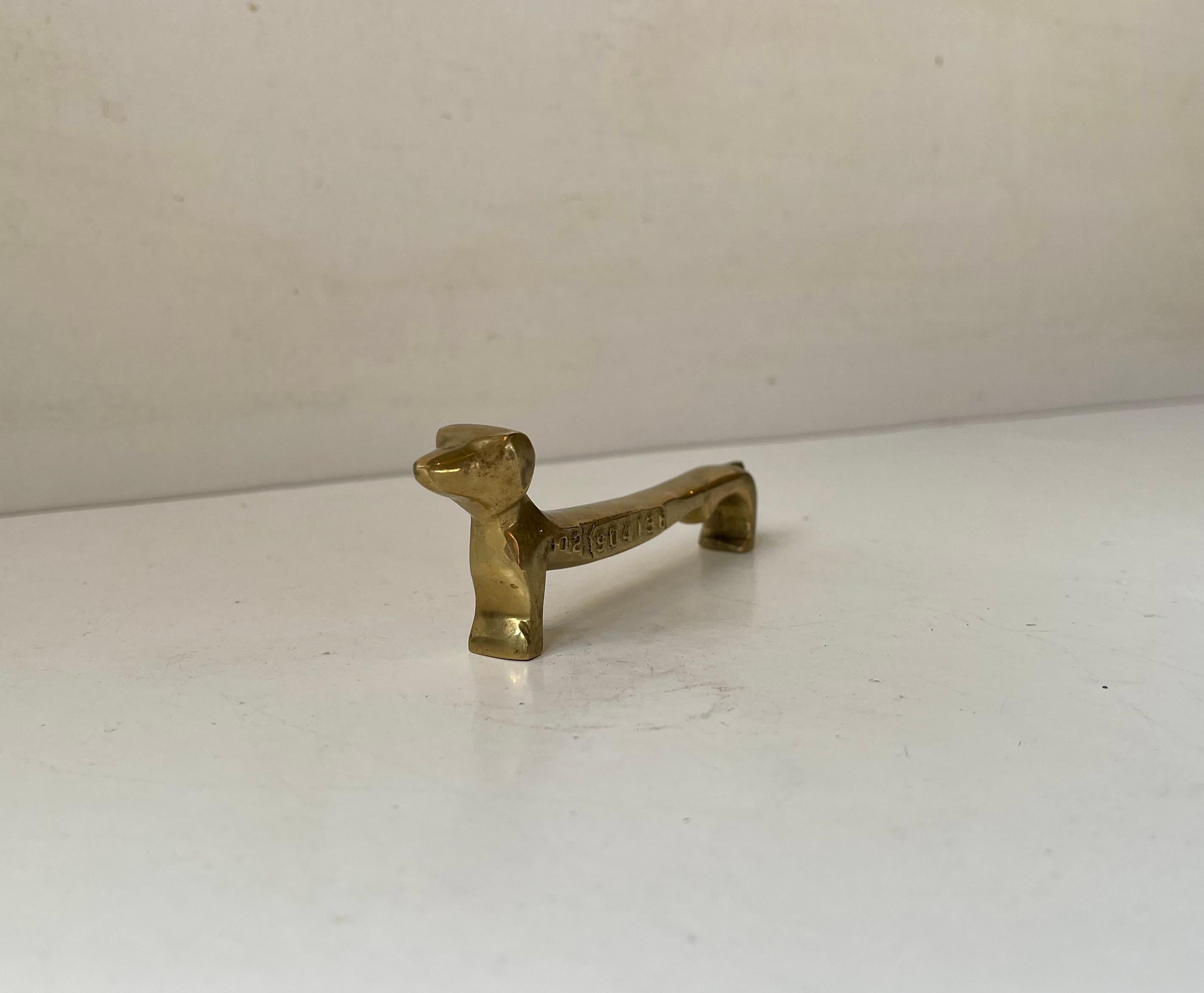 Vintage Feni Dachshund Bottle Opener in Brass In Good Condition In Esbjerg, DK