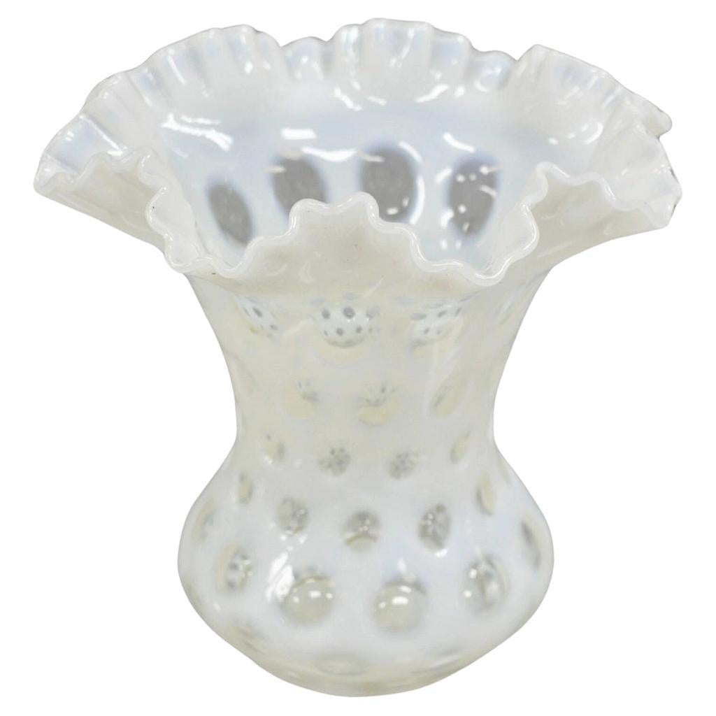 Jarrón florero Vintage Fenton Blanco Coin Dot Opalescent Art Glass Ruffle Edge
