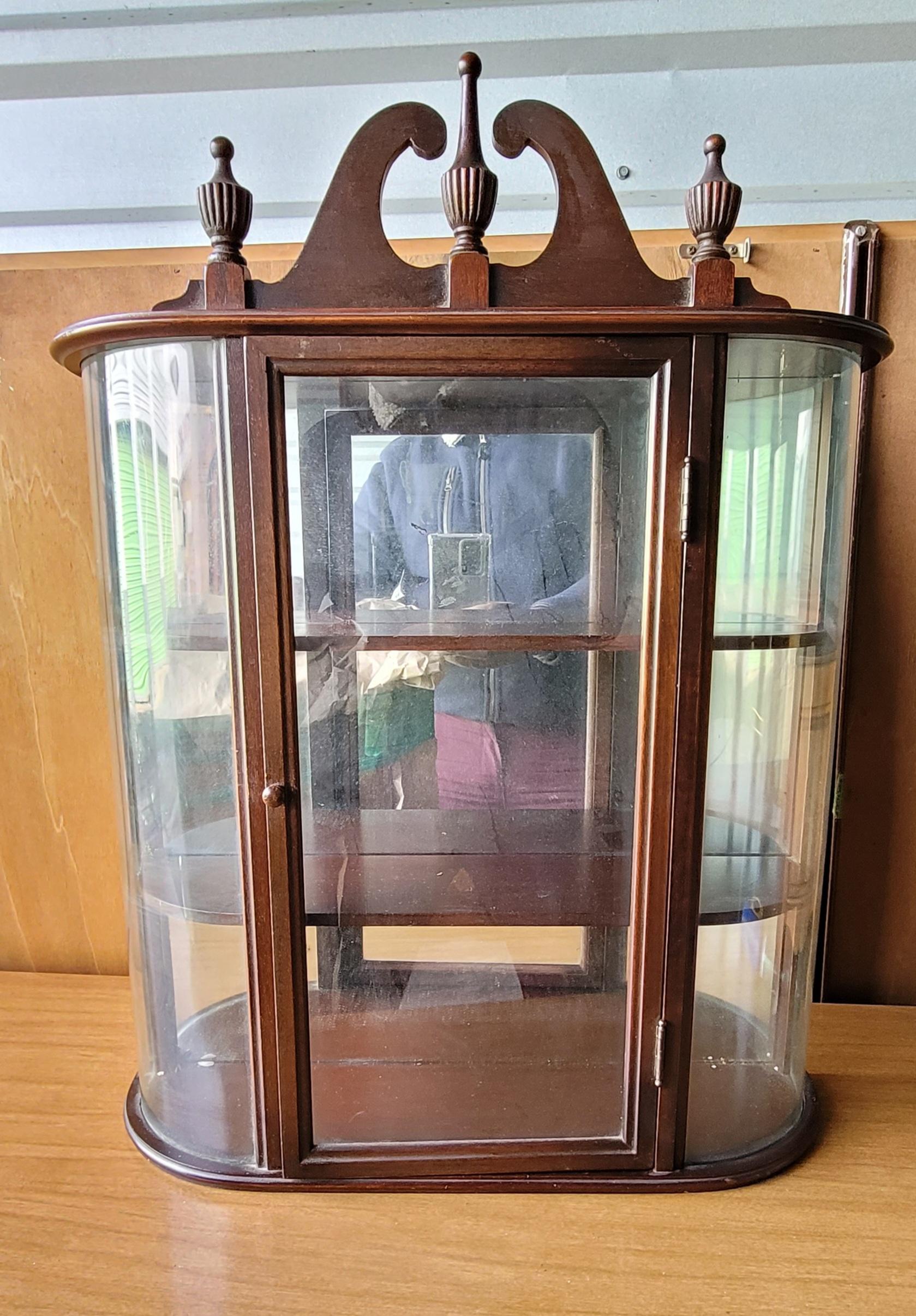 20th Century Vintage Ferguson Bros Federal Curved Glass Mahogany Wall Hanging Curio Cabinet For Sale