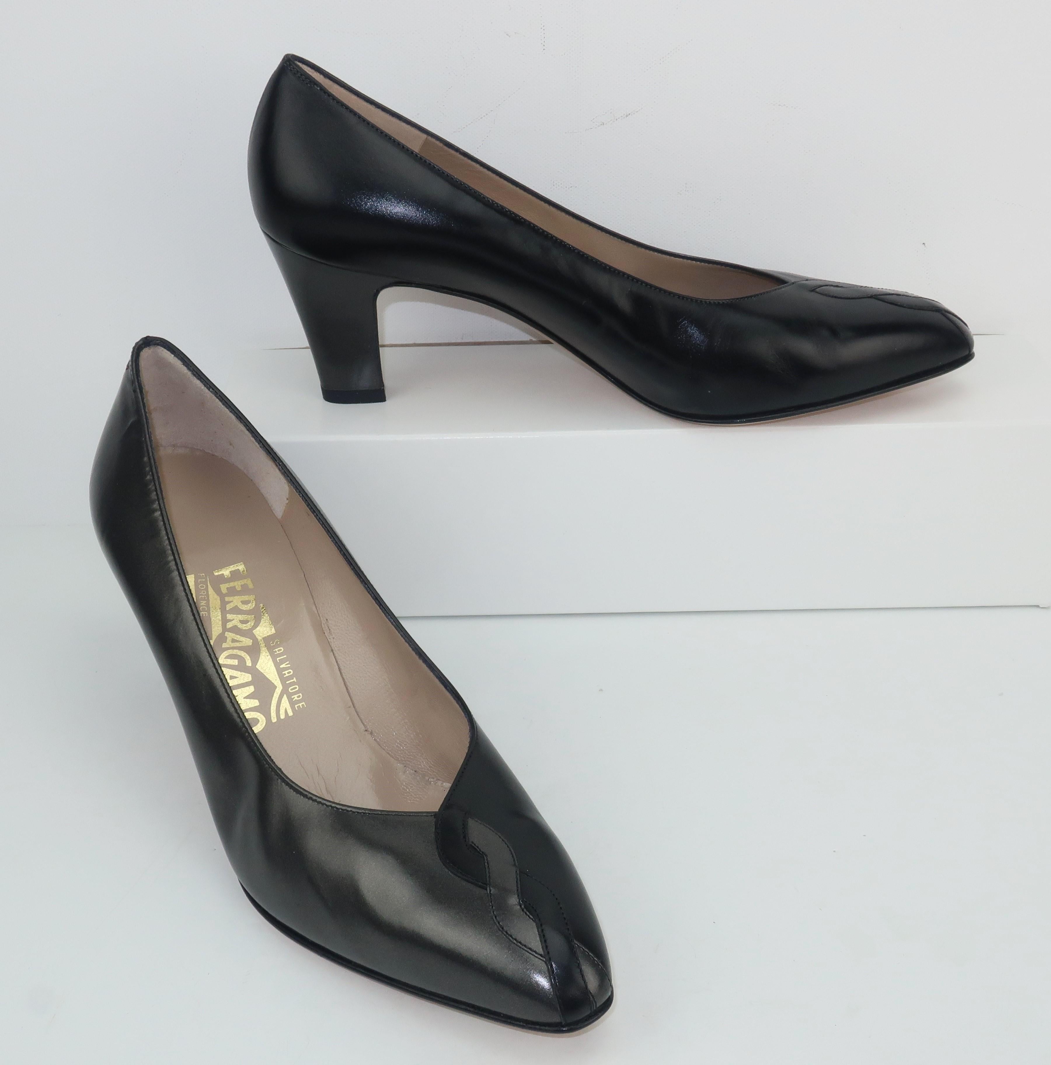 Vintage Ferragamo Black & Charcoal Gray Leather Shoes In Excellent Condition In Atlanta, GA