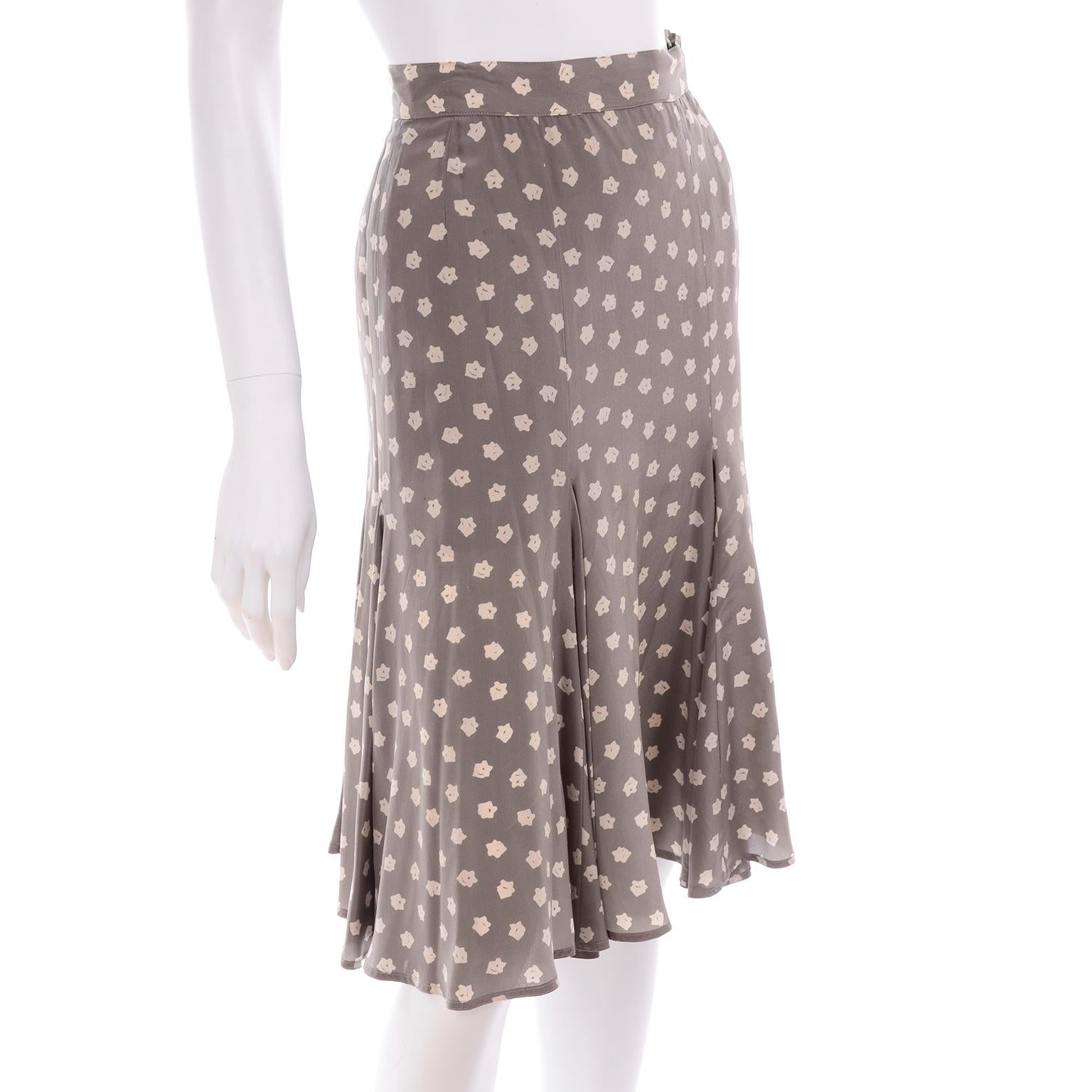 Vintage Ferragamo Silk Pleated Tan and Cream Floral Print Skirt In Excellent Condition For Sale In Portland, OR