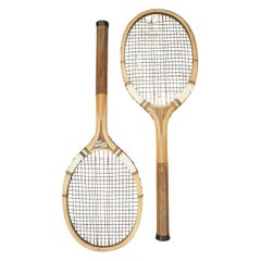 Vieilles raquettes de tennis sur gazon F.H. Ayres
