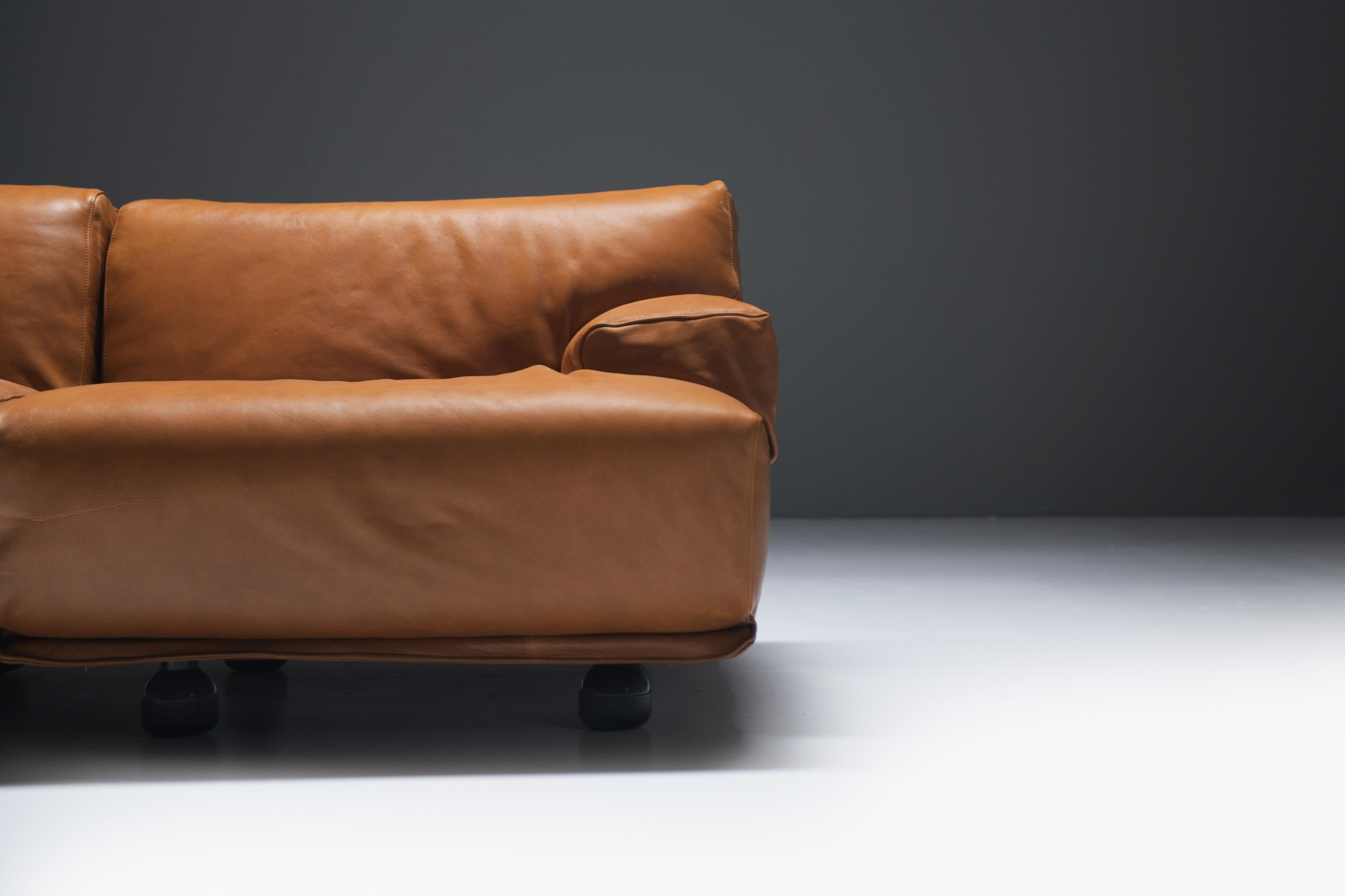 Vintage Fiandra modular sofa in cognac leather by Vico Magistretti for Cassina. 4