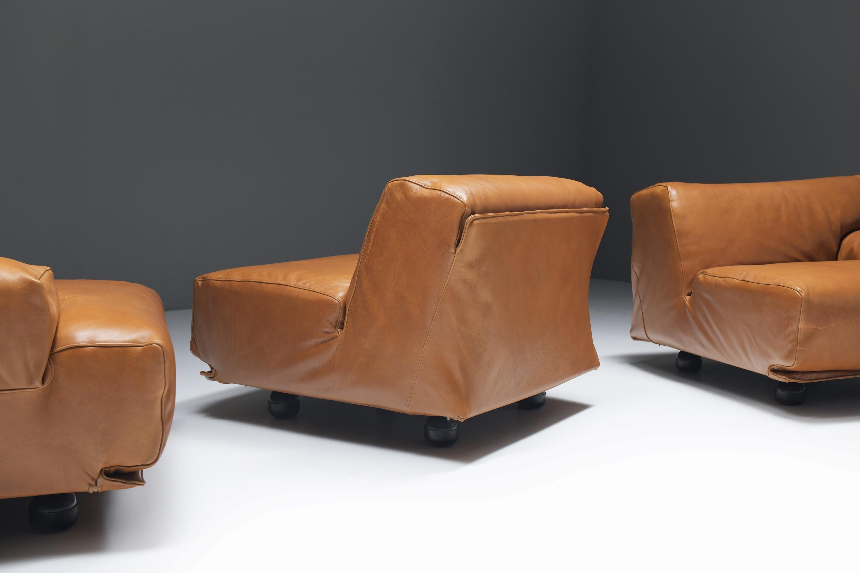 Vintage Fiandra modular sofa in cognac leather by Vico Magistretti for Cassina. 5