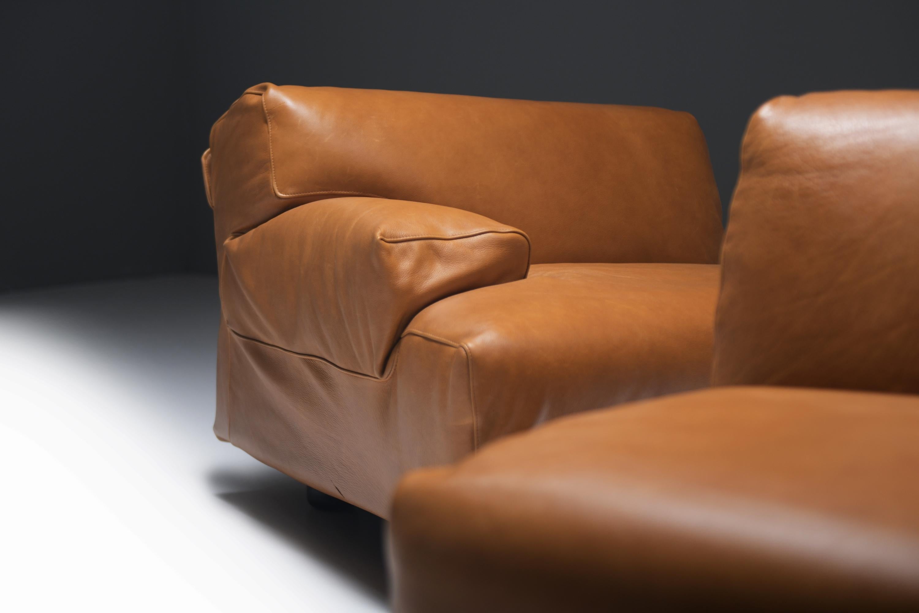 Vintage Fiandra modular sofa in cognac leather by Vico Magistretti for Cassina. 7