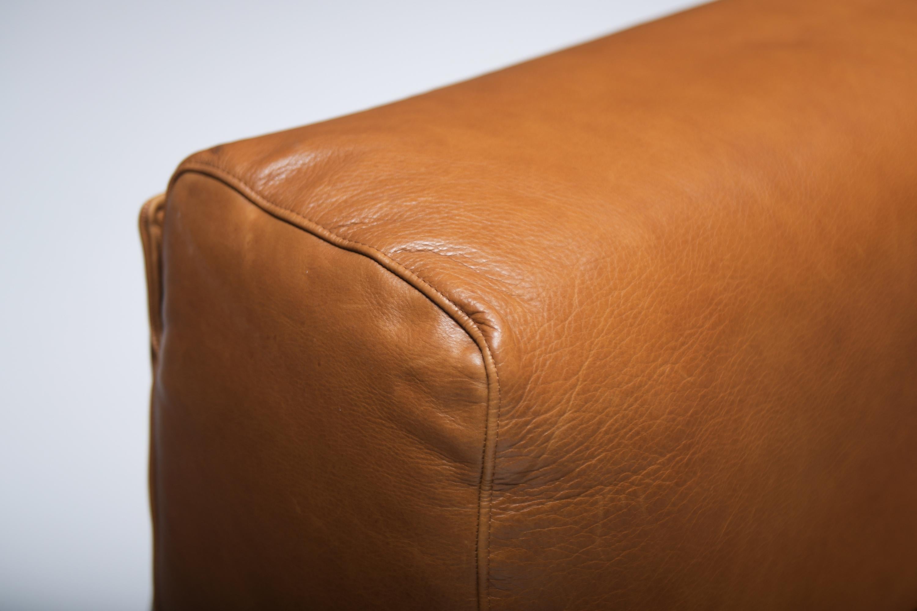 Vintage Fiandra modular sofa in cognac leather by Vico Magistretti for Cassina. 8