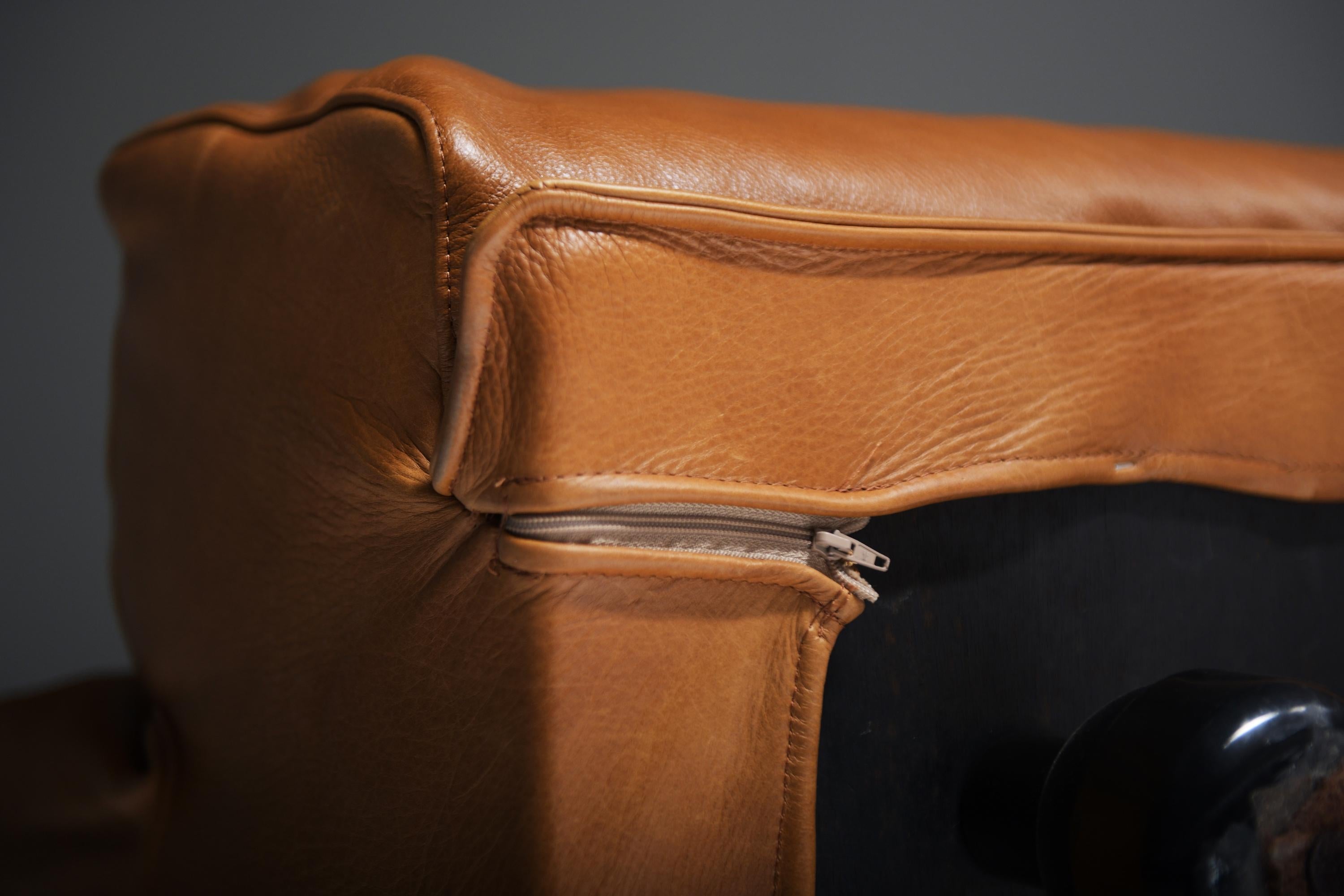 Vintage Fiandra modular sofa in cognac leather by Vico Magistretti for Cassina. 13