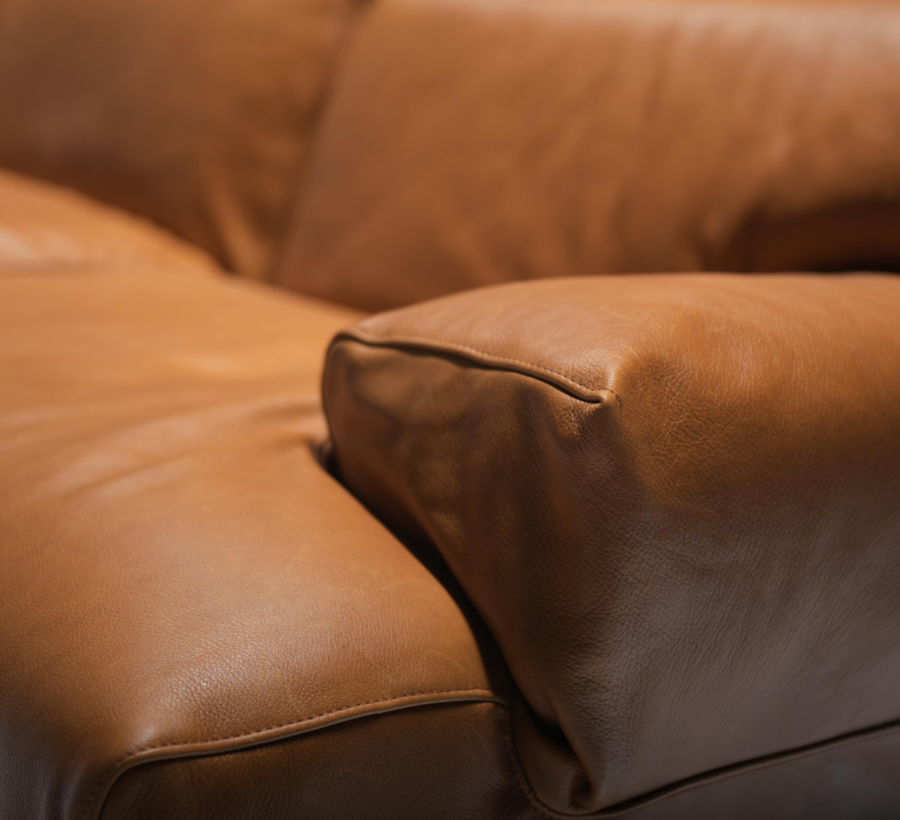 Vintage Fiandra modular sofa in cognac leather by Vico Magistretti for Cassina. 1