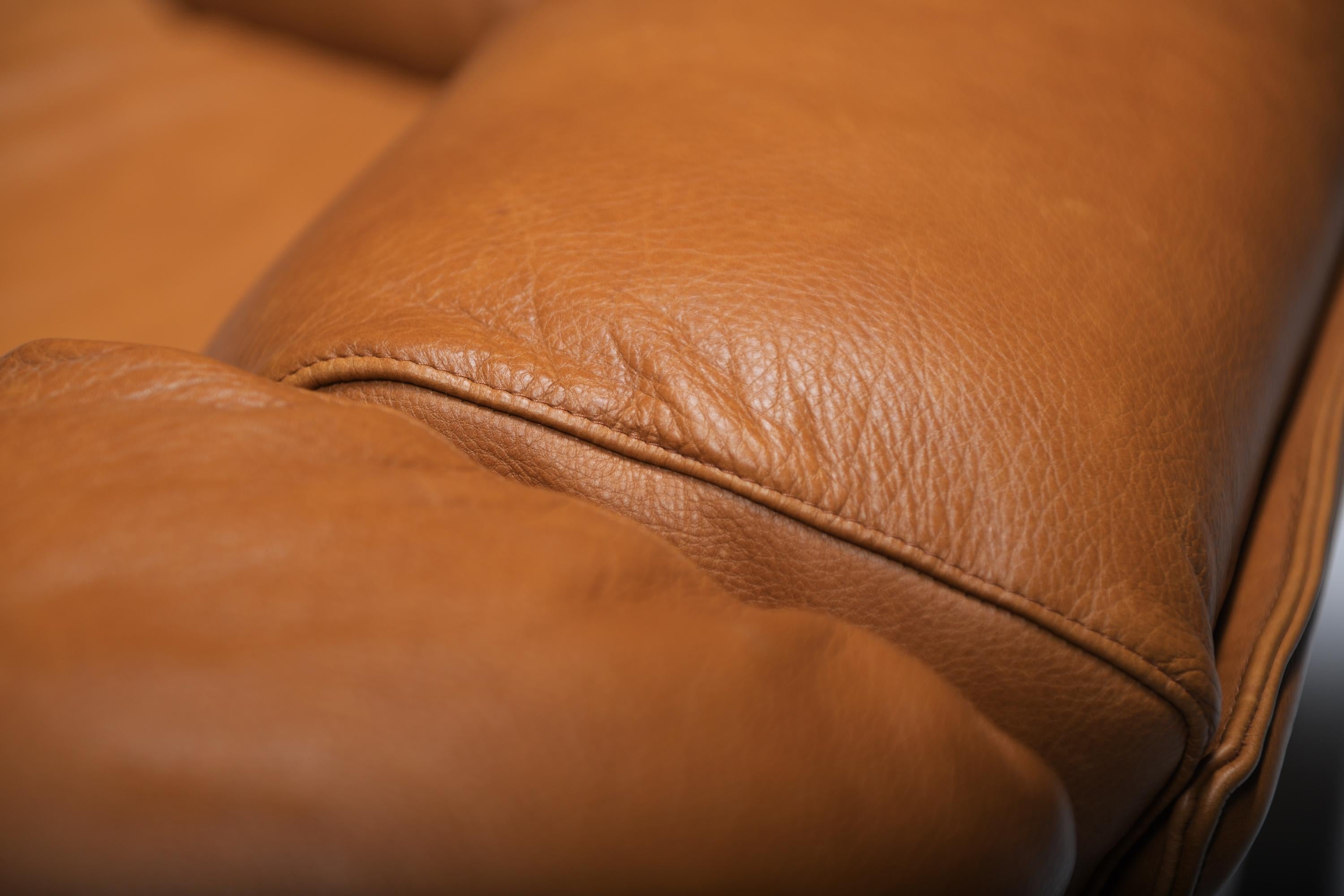 Vintage Fiandra modular sofa in cognac leather by Vico Magistretti for Cassina. 2