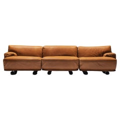 Divano modulare vintage Fiandra in pelle cognac di Vico Magistretti per Cassina.