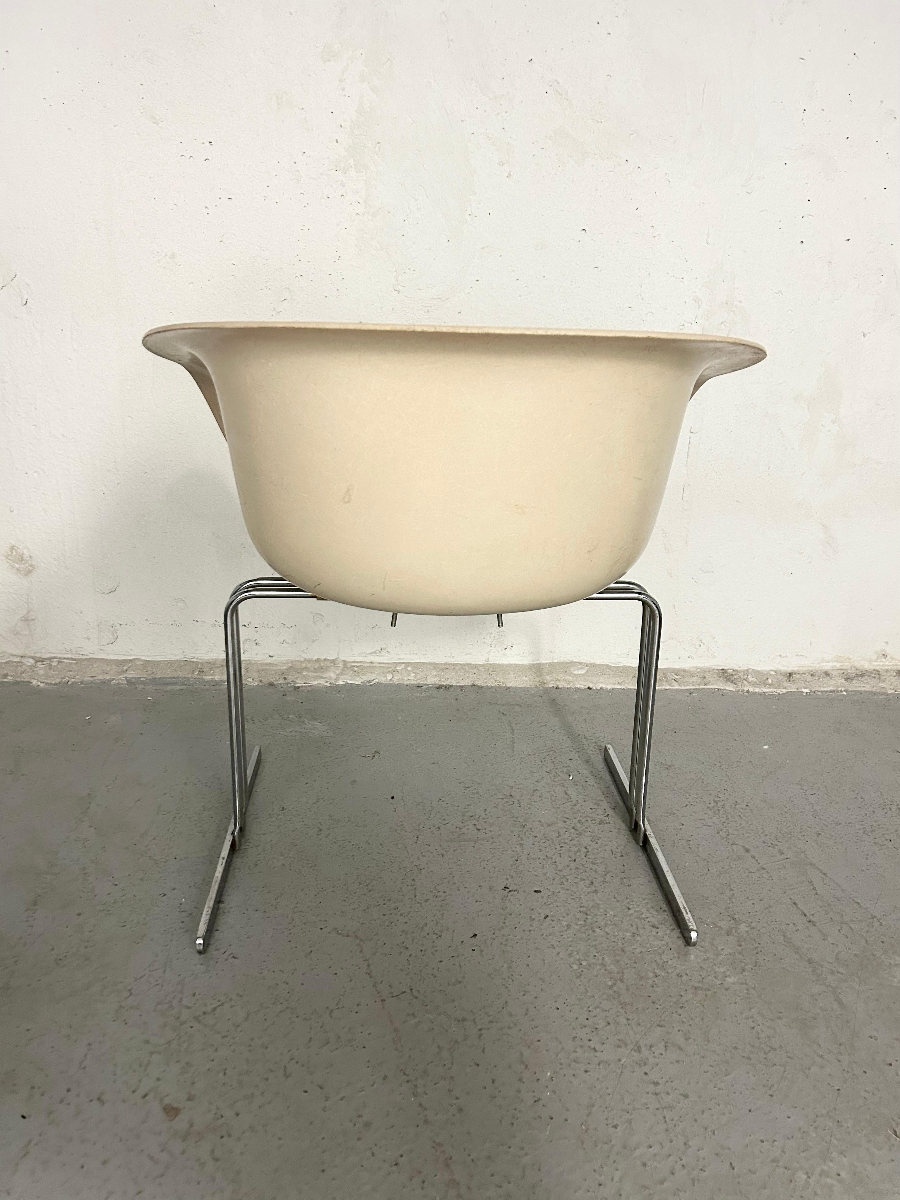 Vintage Fiberglass and Chrome Accent Chair 1