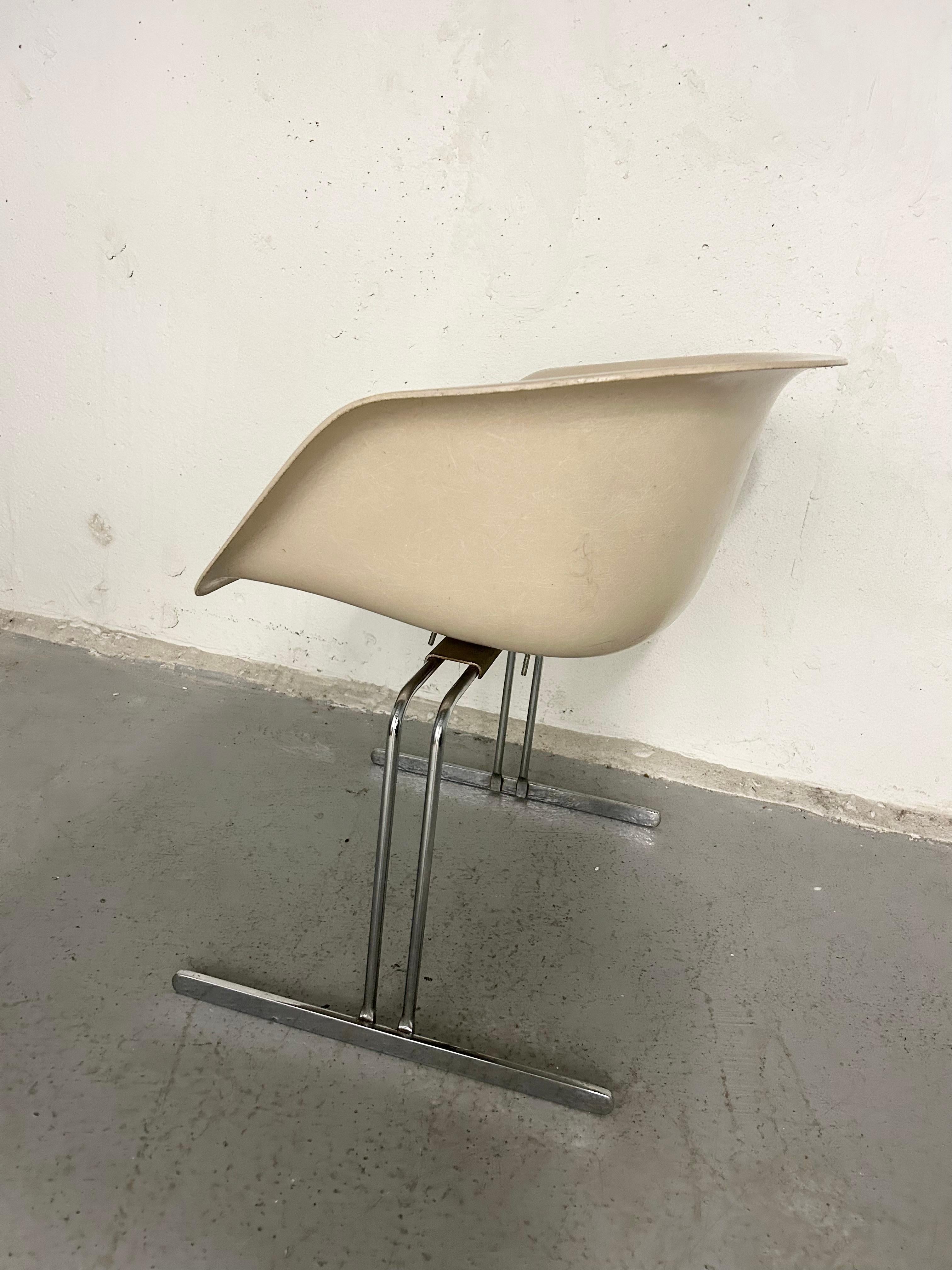 Vintage Fiberglass and Chrome Accent Chair 4