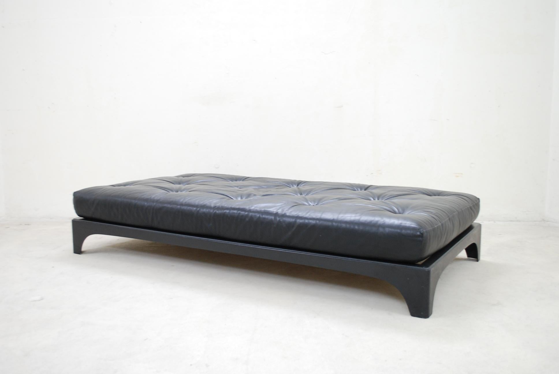 Vintage Fiberglass Black Leather Daybed For Sale 4