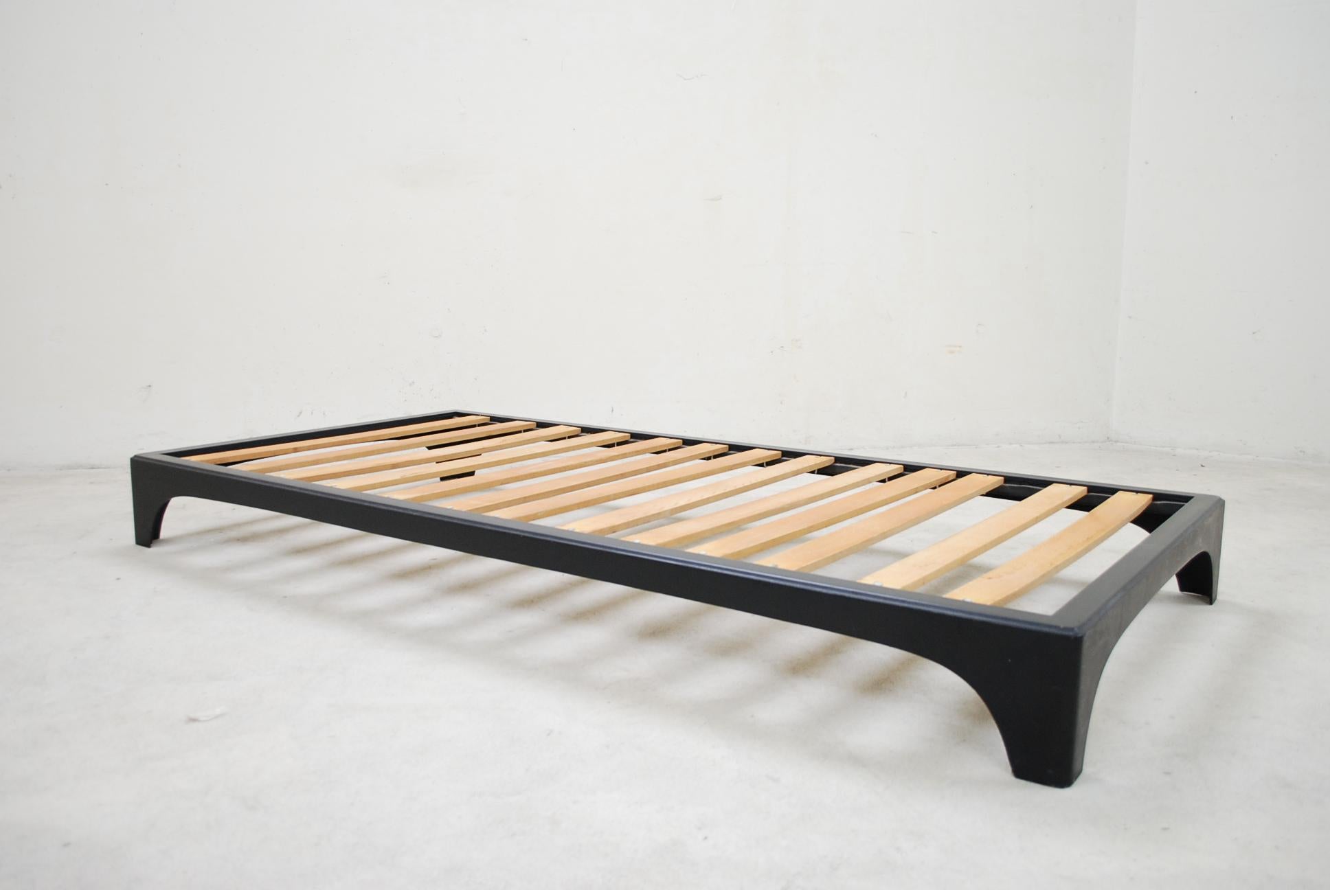 Vintage Fiberglass Black Leather Daybed For Sale 10