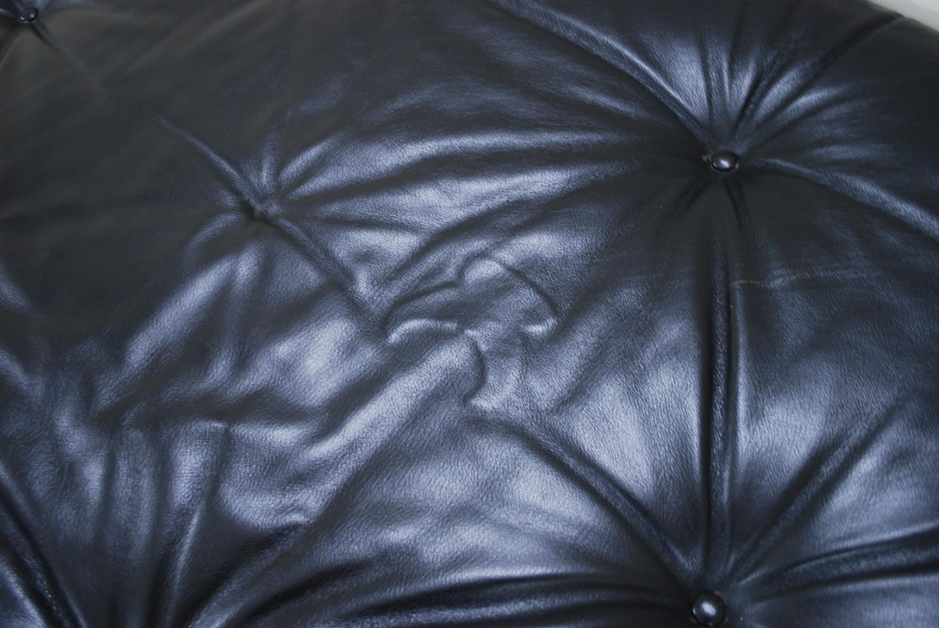 Vintage Fiberglass Black Leather Daybed For Sale 1