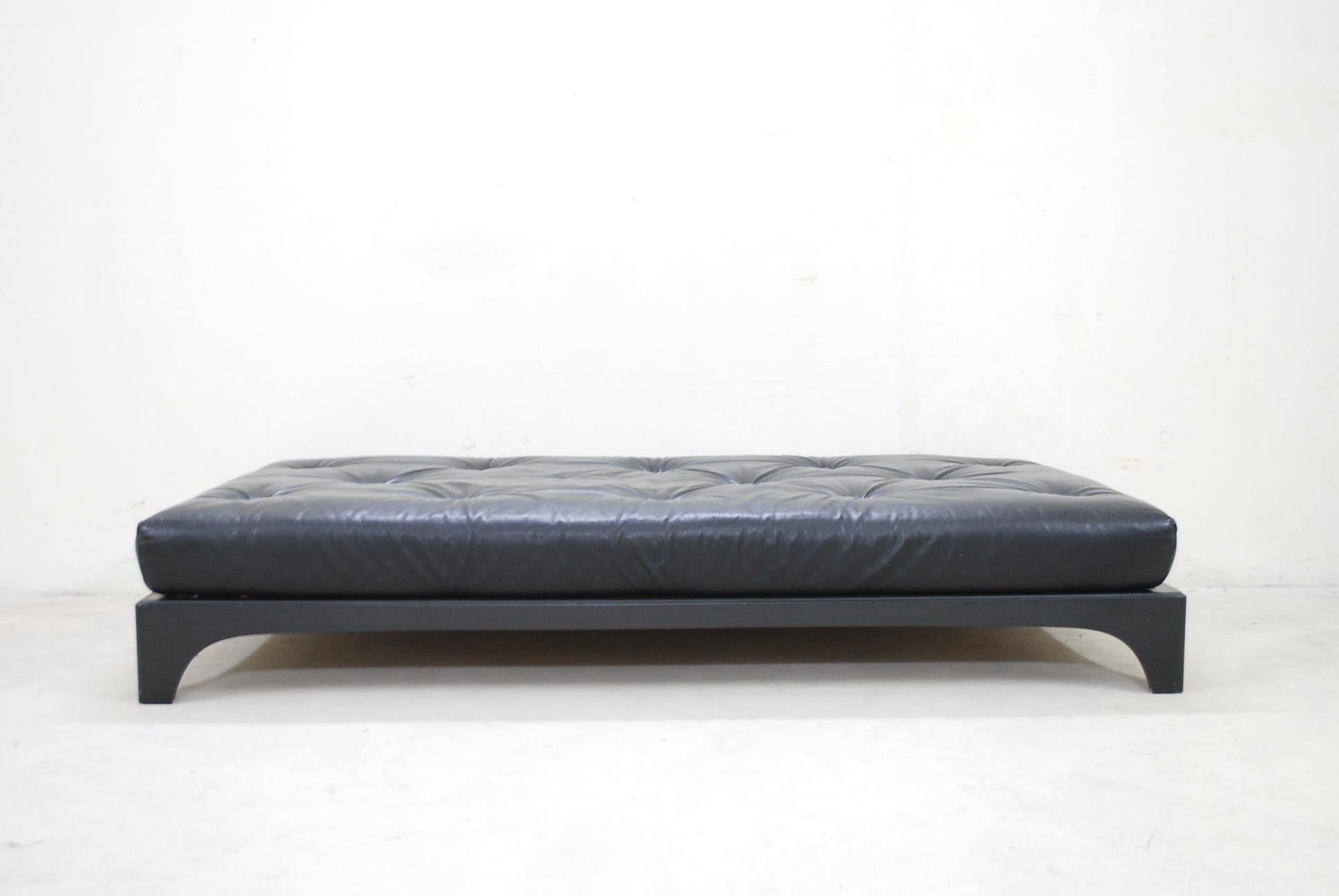 Daybed produced in the 1960s in Germany.
Upholstered in black leather with heavy latex foam
Features a structure in fiberglass and beech.