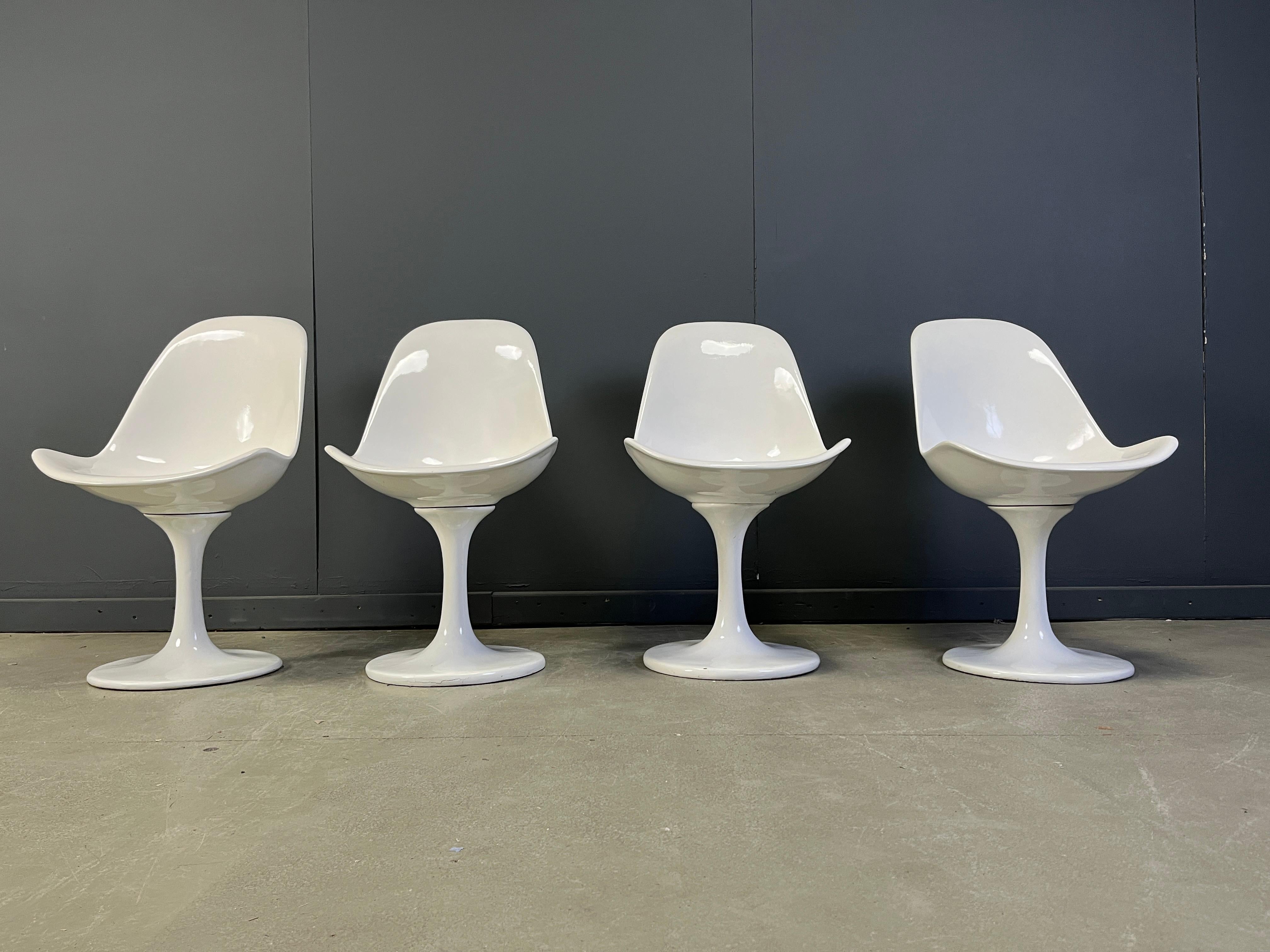 Ère spatiale Chaises de salle à manger tulipe vintage en fibre de verre de l'ère spatiale, ensemble de 4 - années 1960 en vente