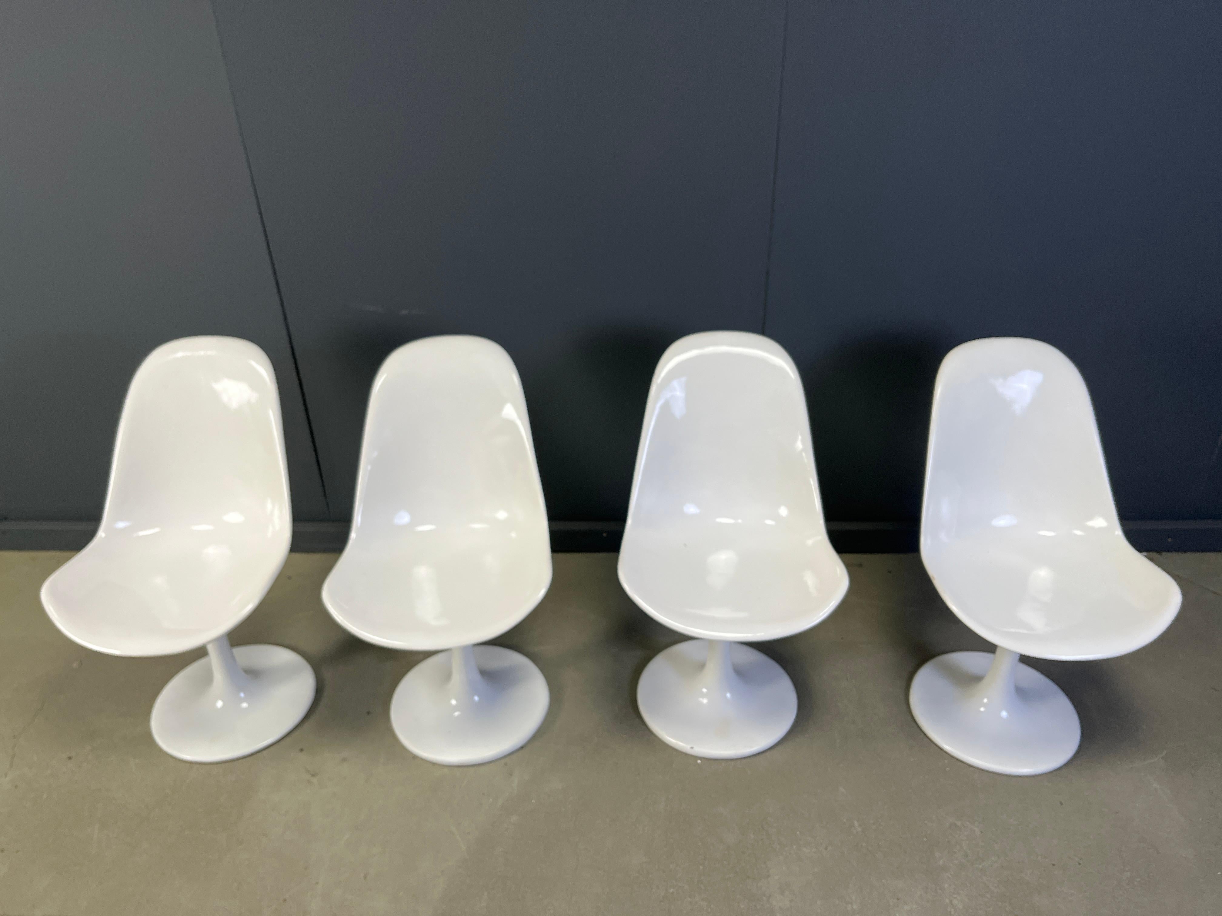 Allemand Chaises de salle à manger tulipe vintage en fibre de verre de l'ère spatiale, ensemble de 4 - années 1960 en vente