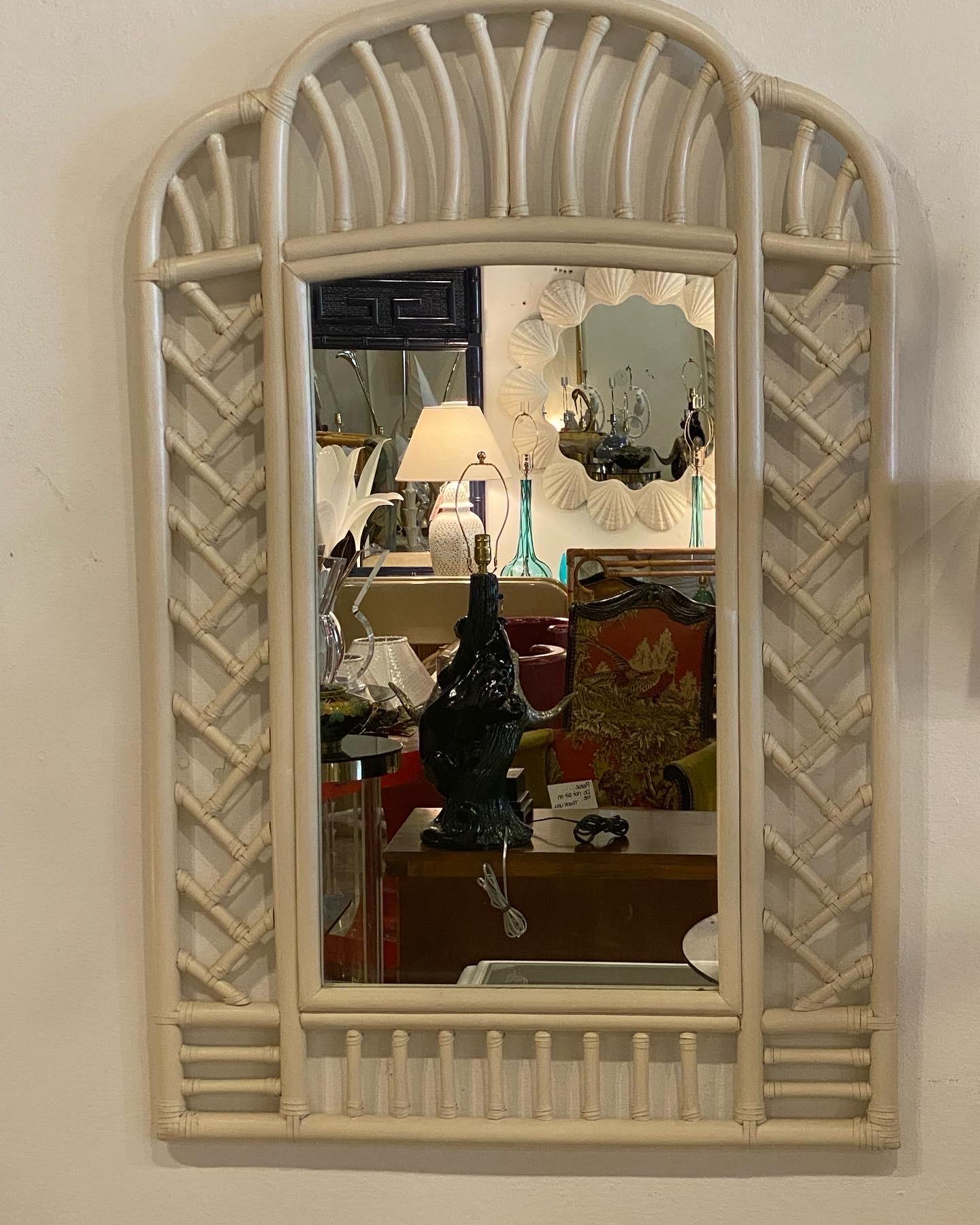 American Vintage Ficks Reed Chinese Chippendale Rattan Arched Scalloped Wall Mirror For Sale