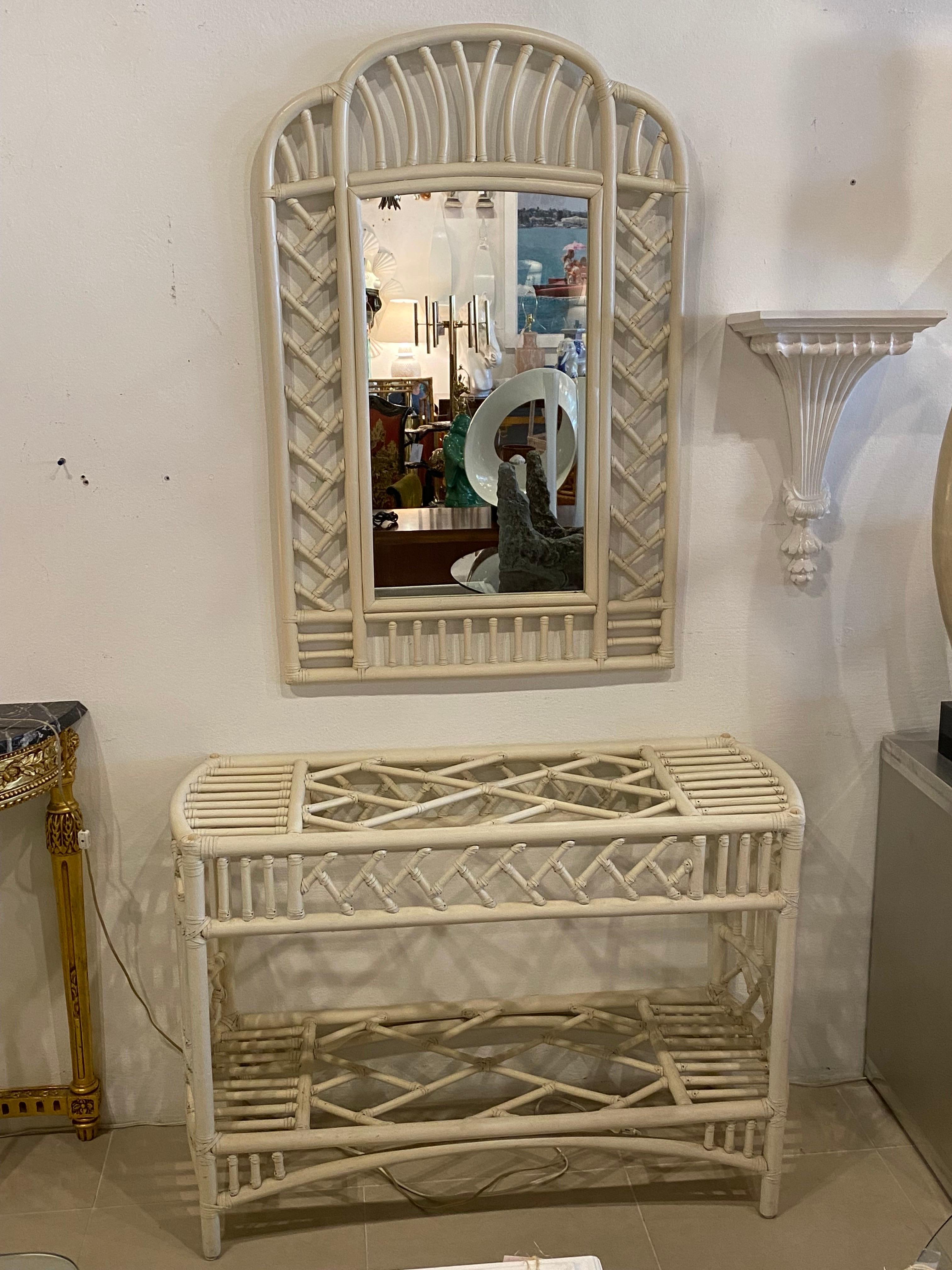 Vintage Ficks Reed Chinese Chippendale Rattan Arched Scalloped Wall Mirror In Good Condition For Sale In West Palm Beach, FL