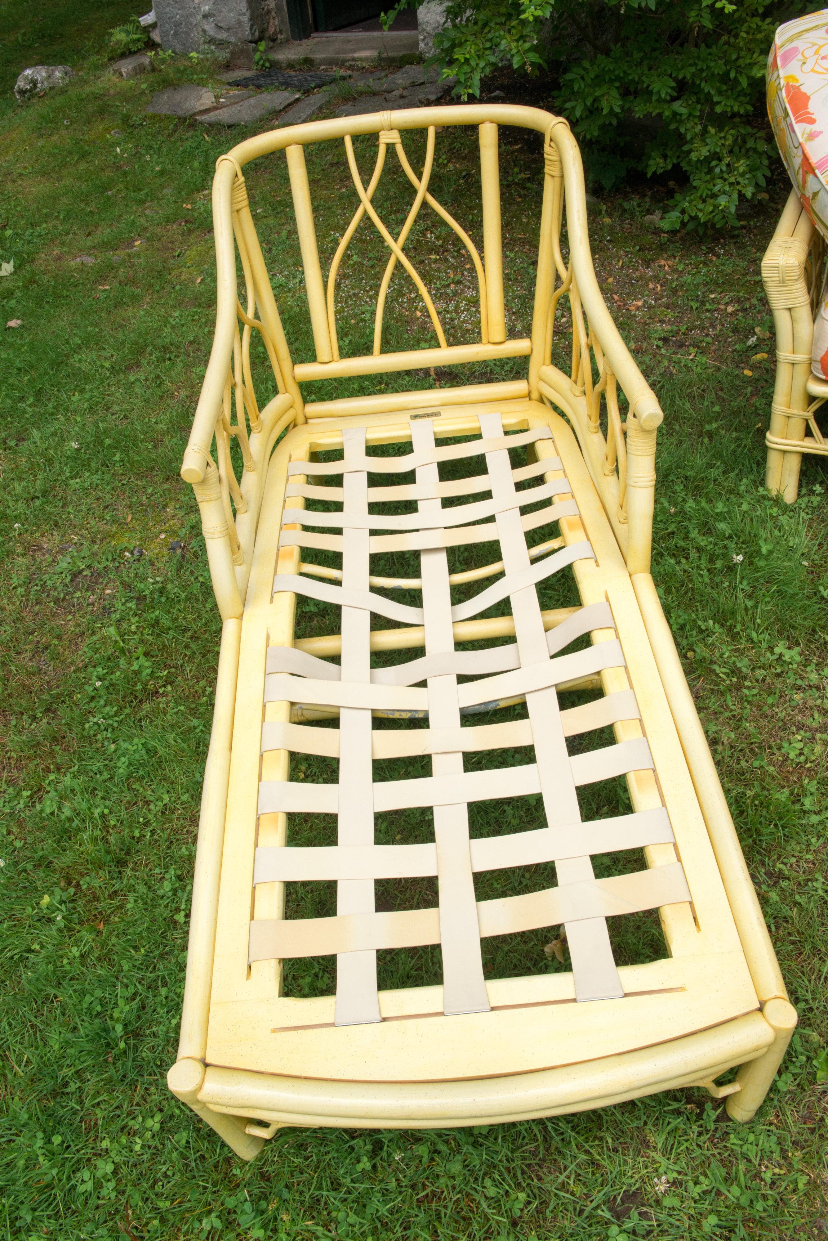 Late 20th Century Vintage Ficks Reed Chinoiserie Bamboo Style Chaise Longue For Sale
