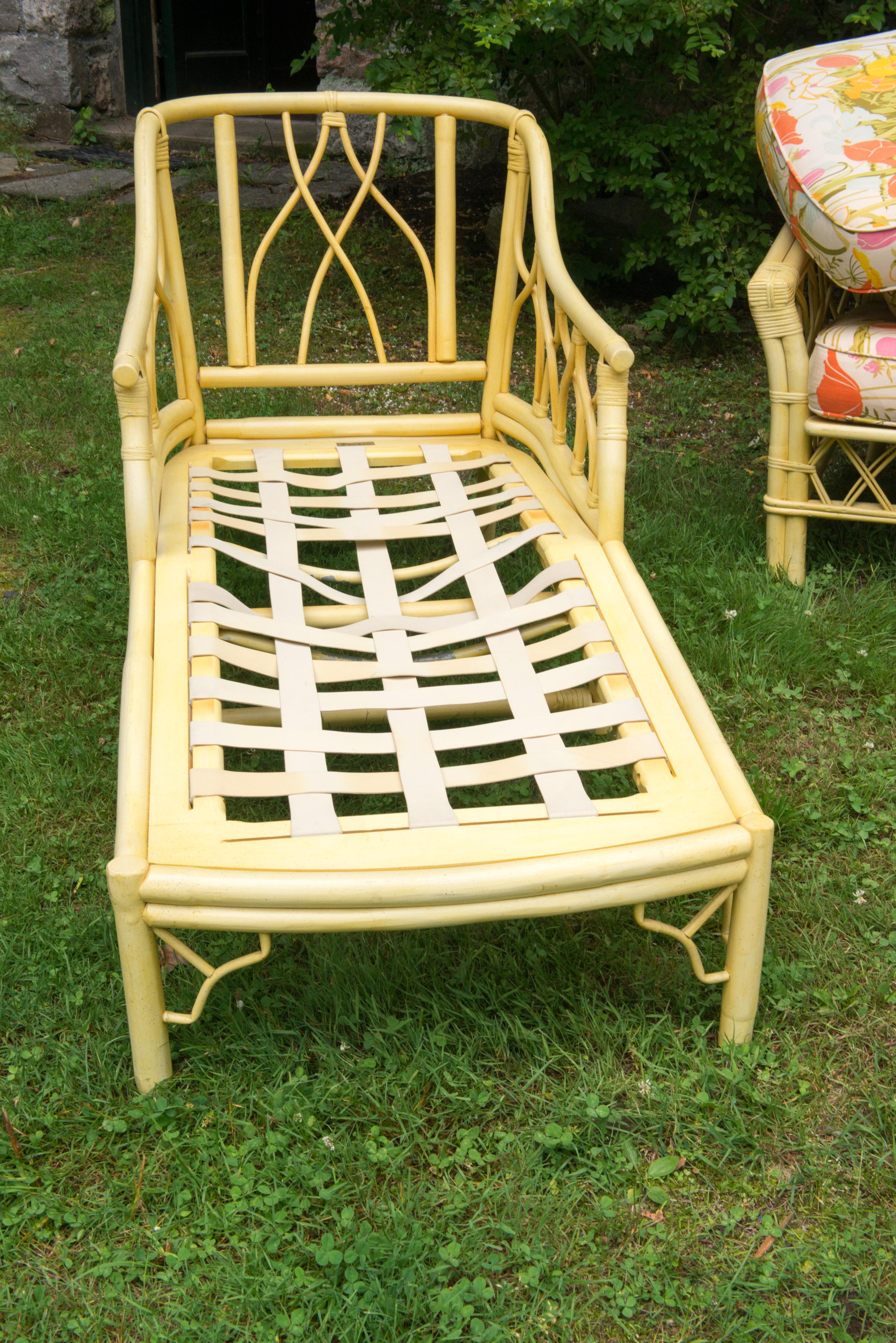 Faux Bamboo Vintage Ficks Reed Chinoiserie Bamboo Style Chaise Longue For Sale