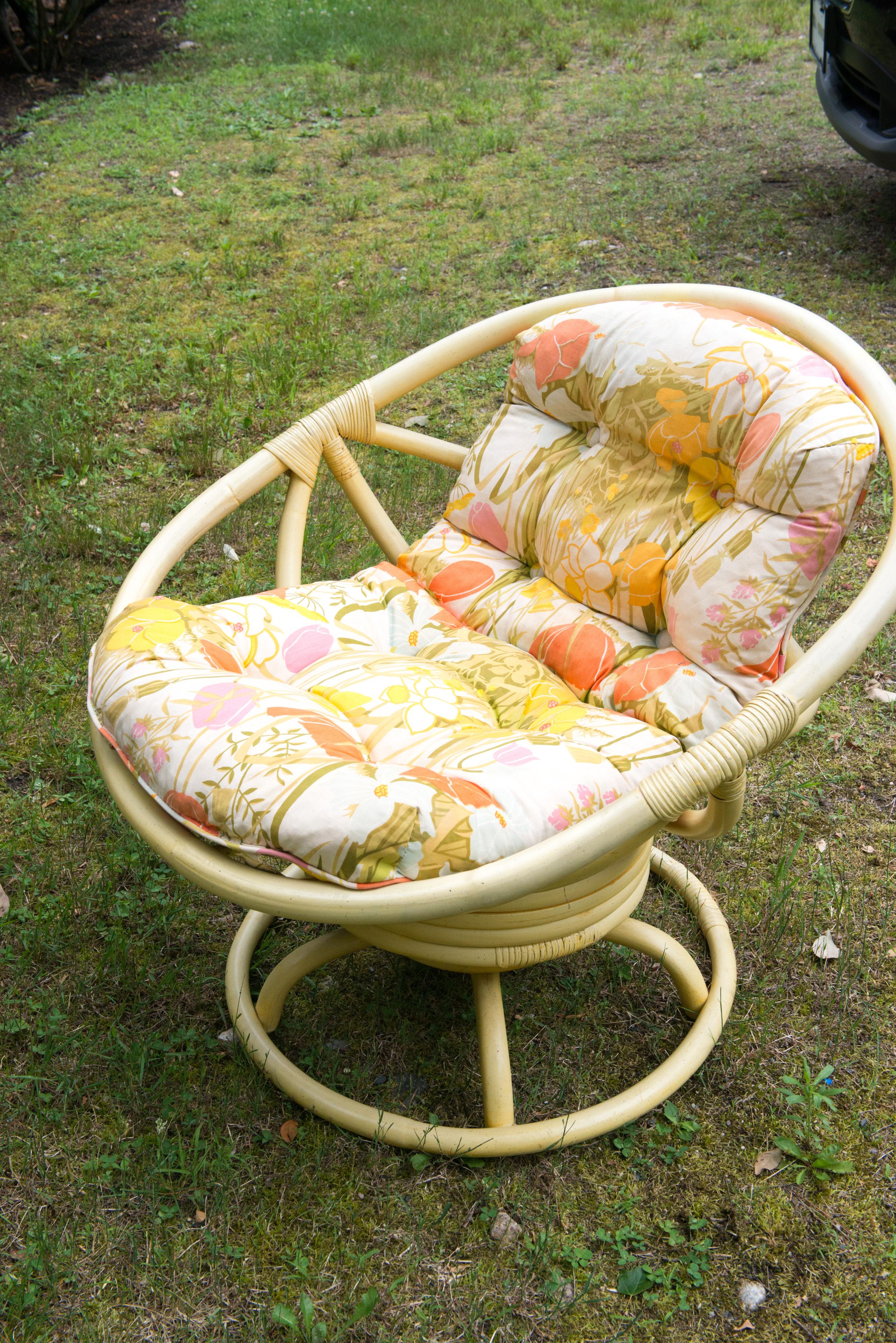 Fin du 20e siècle Fauteuil à bascule circulaire vintage Ficks Reed en rotin en vente