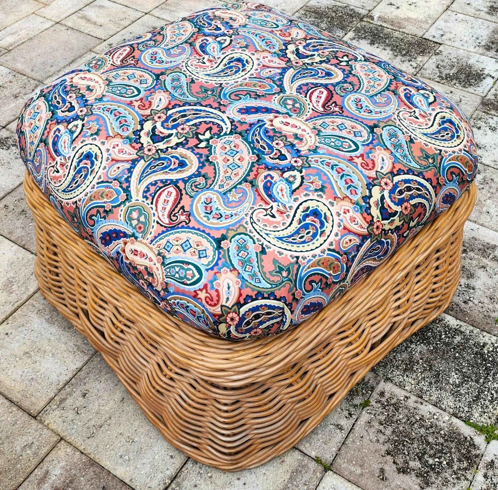 Poltrona e ottomana in rattan Ficks Reed d'epoca in vendita 5