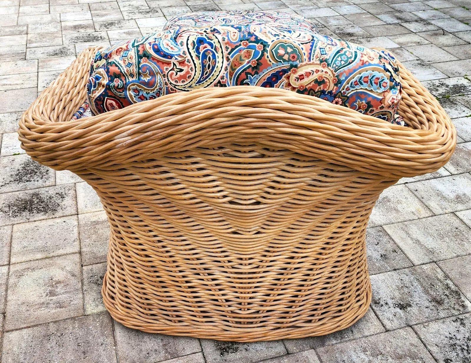 Poltrona e ottomana in rattan Ficks Reed d'epoca in vendita 1